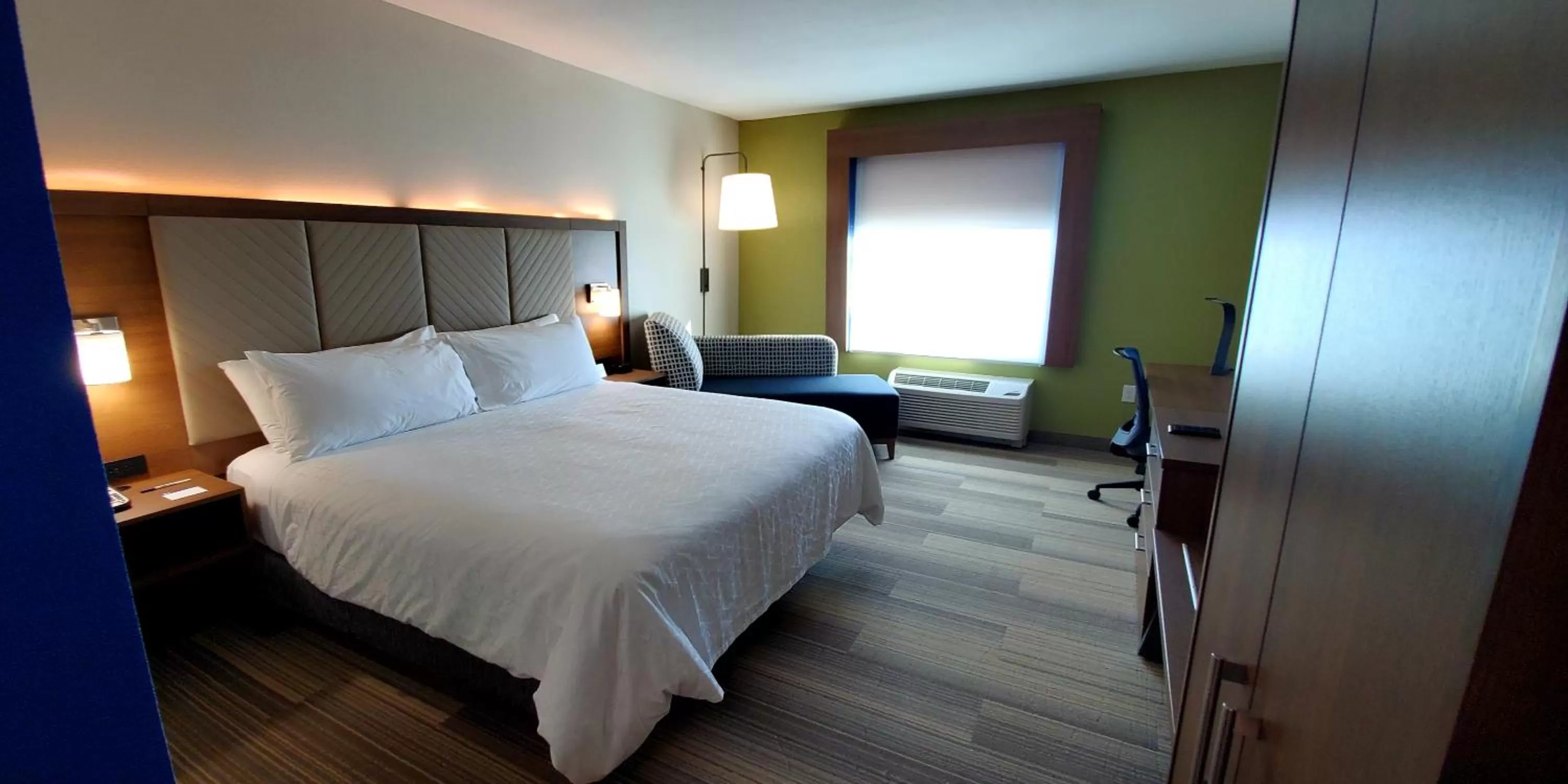 Standard King Room in Holiday Inn Express - Wells-Ogunquit-Kennebunk by IHG