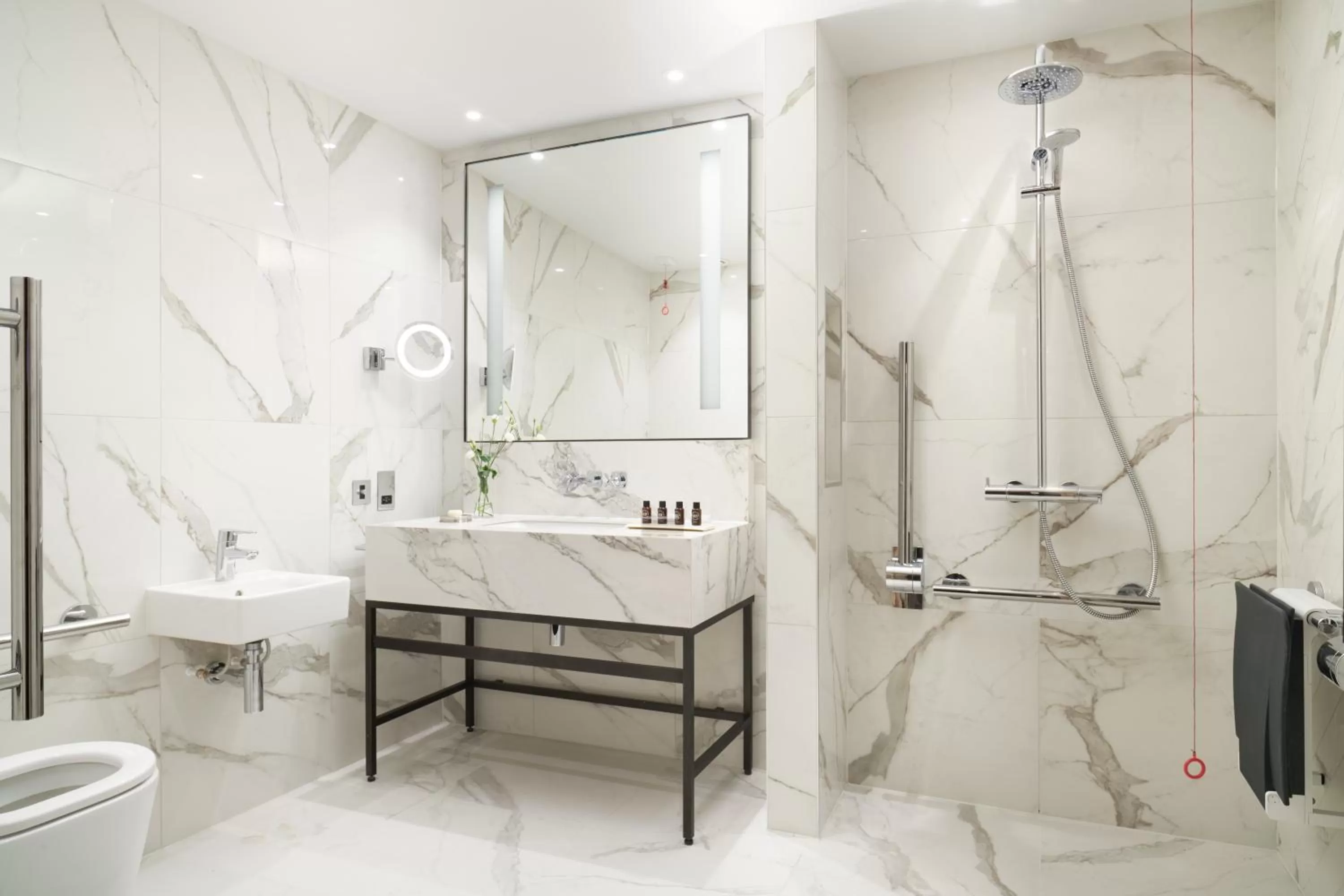 Classic Double Room - Disability Access in The Grand, York