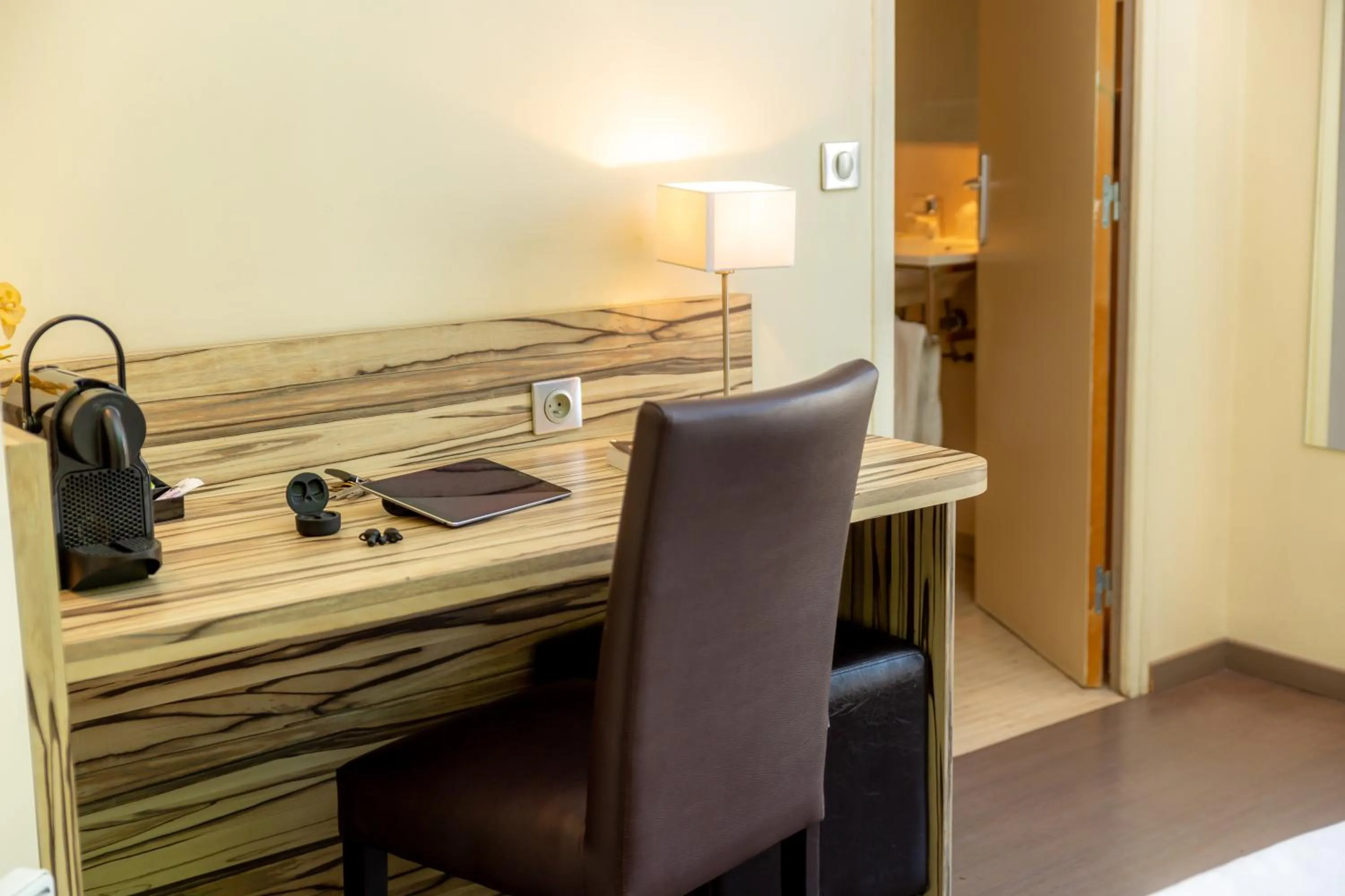 Comfort Twin Room in Hotel Terminus Saint-Charles