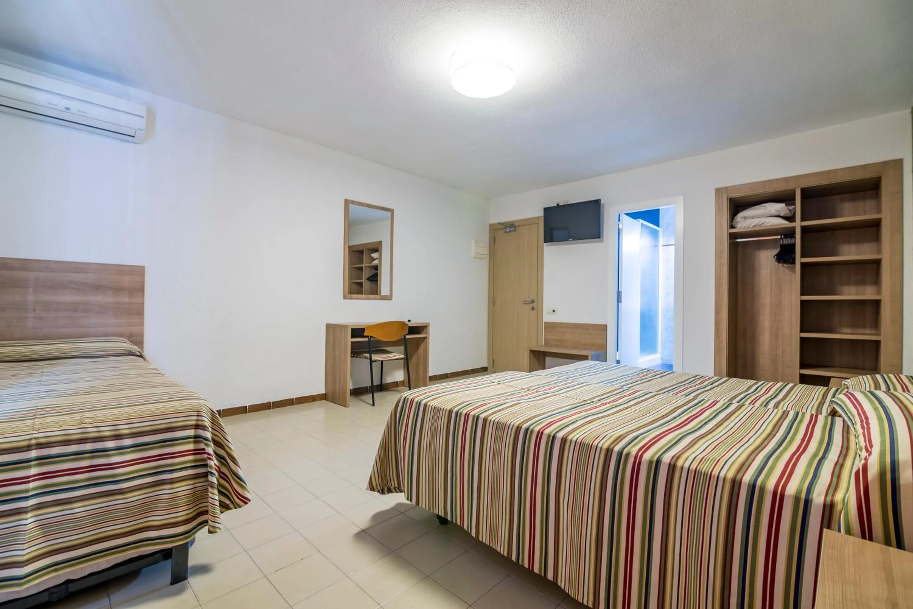 Quadruple Room with Terrace in Hotel Blason Junior