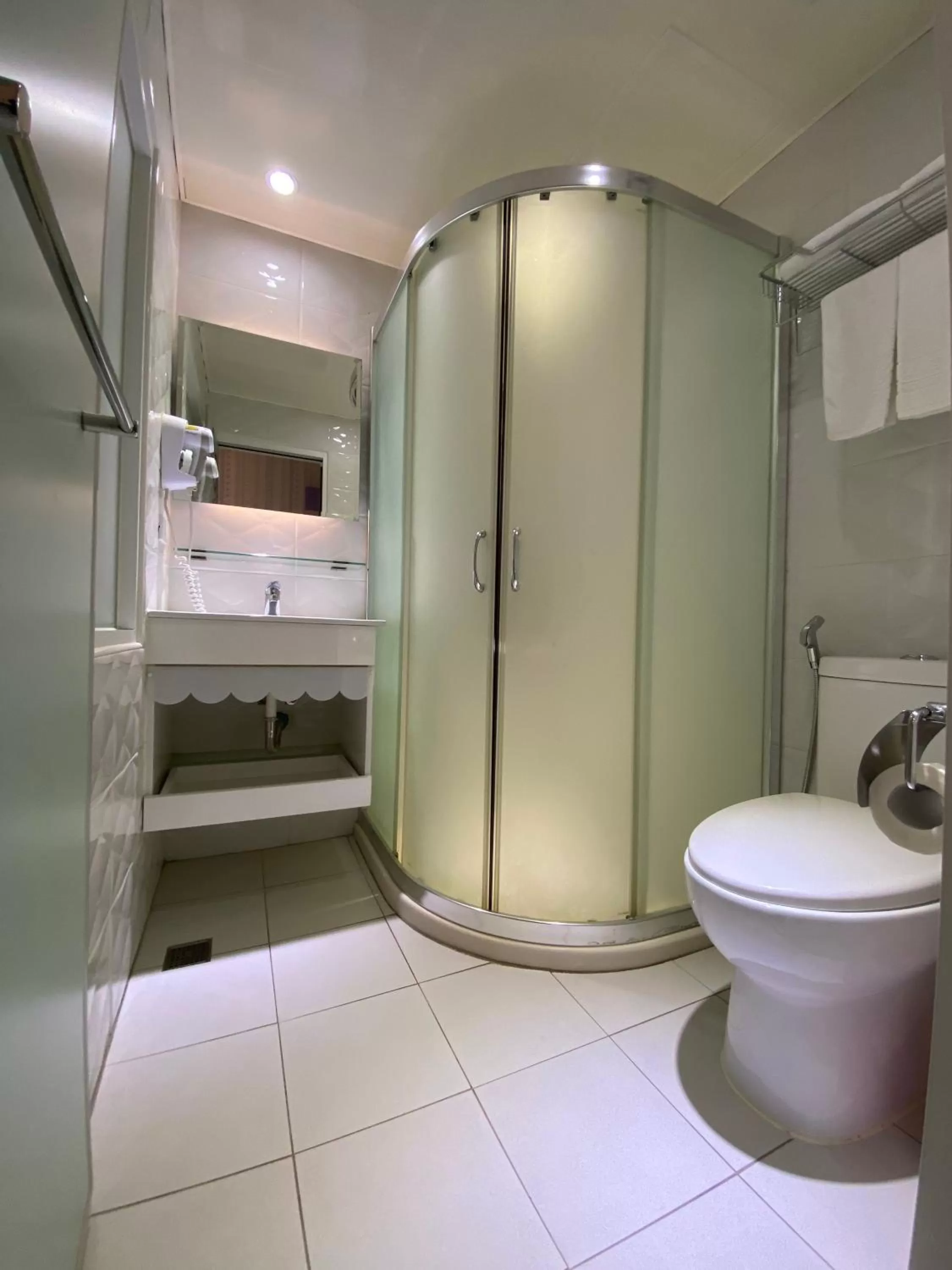 Toilet in 191 Hotel