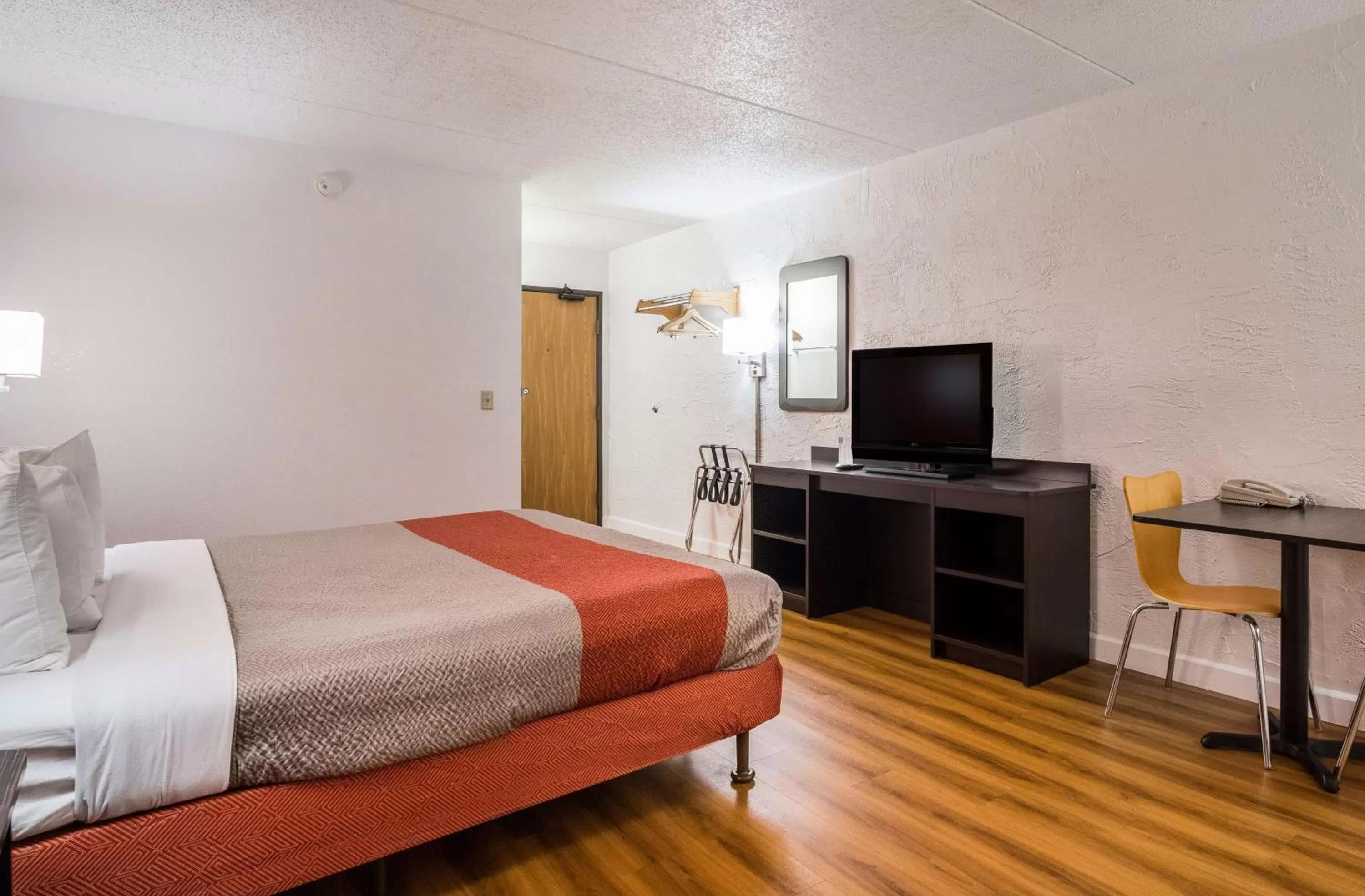 King Room - Non-Smoking in Motel 6-Prospect Heights, IL