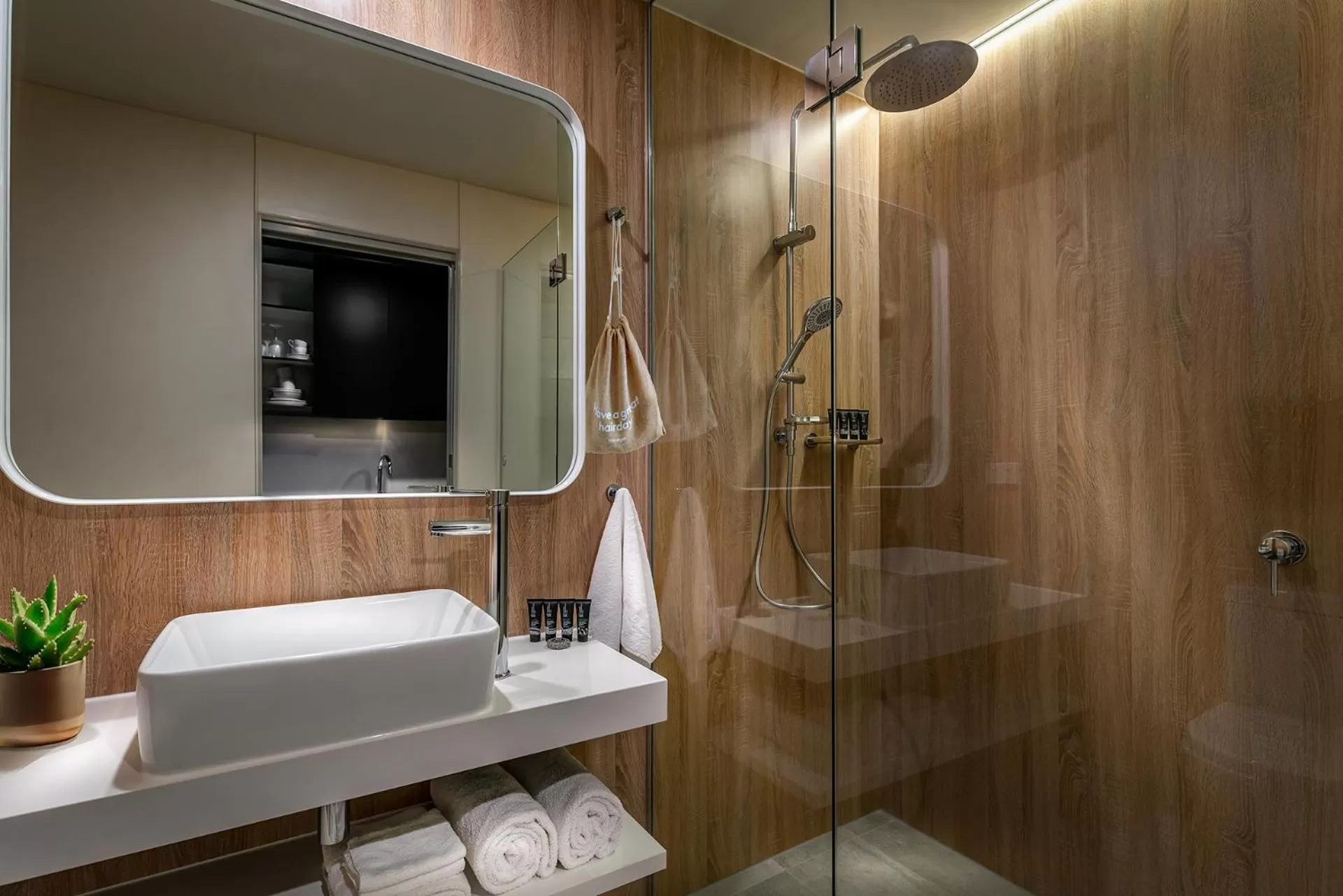 Shower in Veriu Green Square