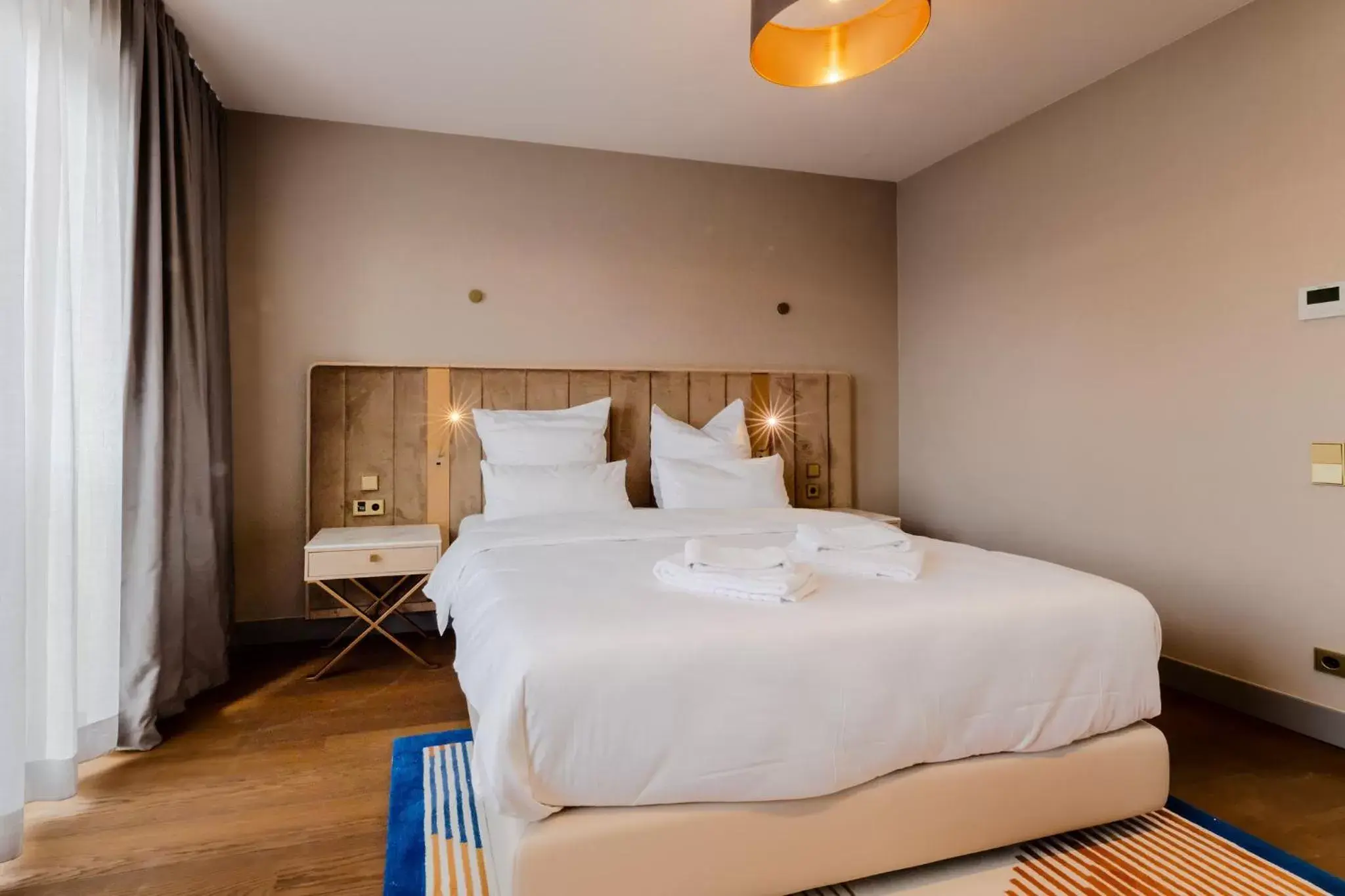 Fourty Three Luxury Serviced Apartments Fourty Three Luxury Serviced Apartments
