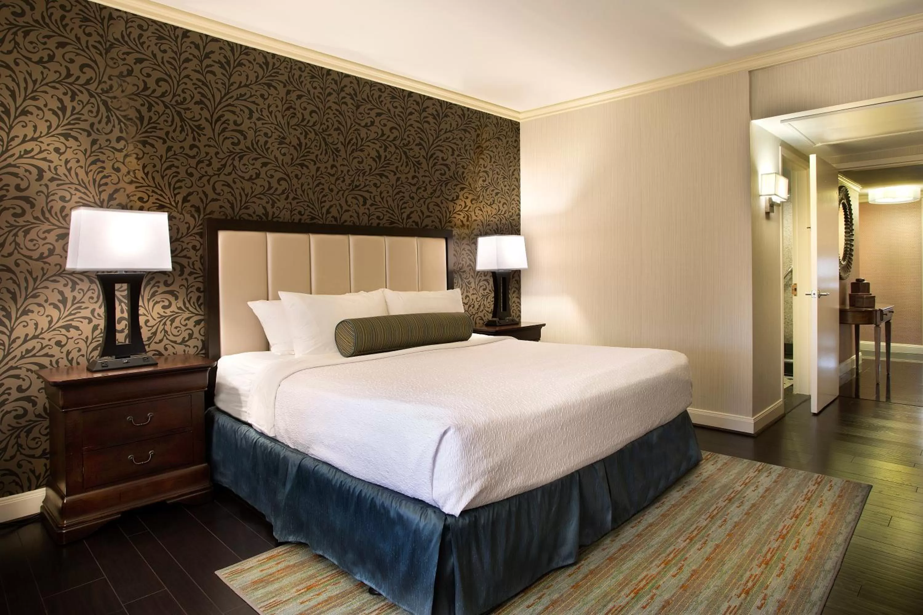 Executive King Room in The Whitehall Houston