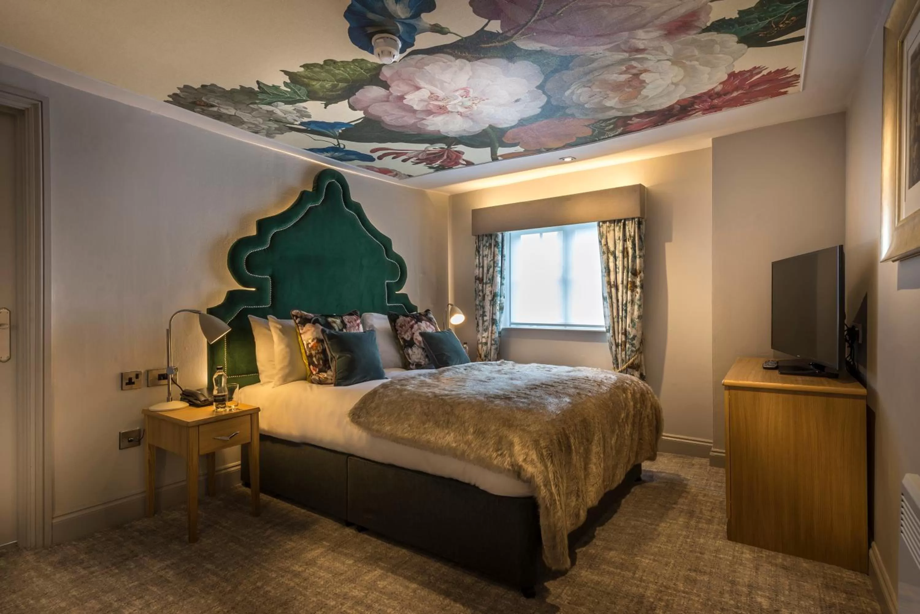 Deluxe Double Room in The Three Swans Hotel, Hungerford, Berkshire - The Coaching Inn Group