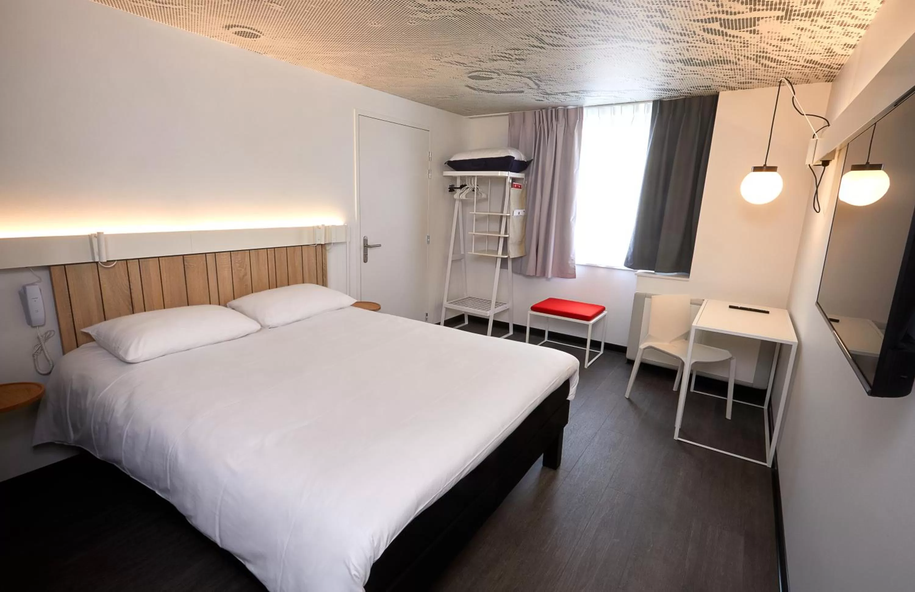 Standard Double Room - Courtyard Side in ibis Auxerre Centre