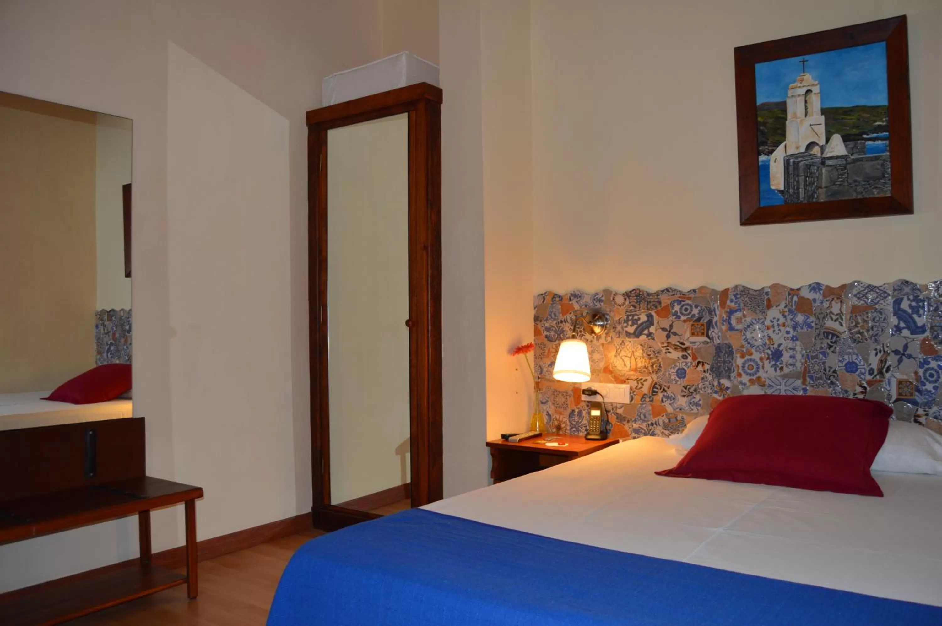 Single Room with Shower - Top Floor in Gara Hotel