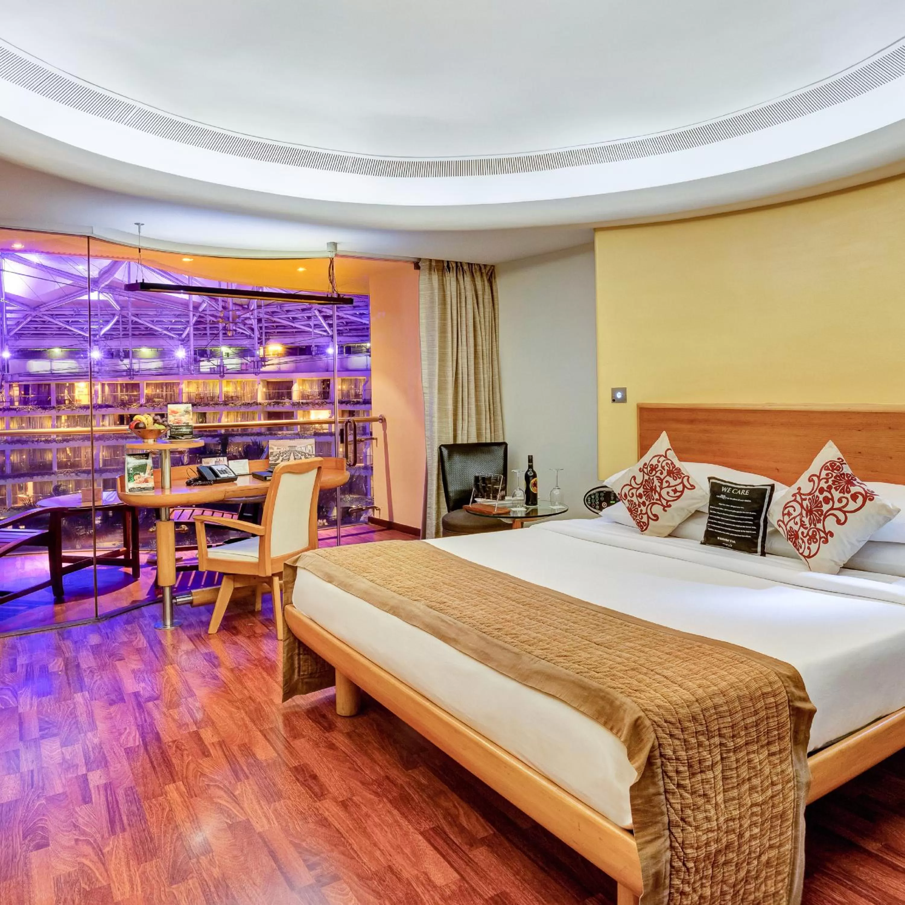 Mercury Lagoon View Room with Bath Tub and Private Balcony - single occupancy - King Bed in Hotel Sahara Star