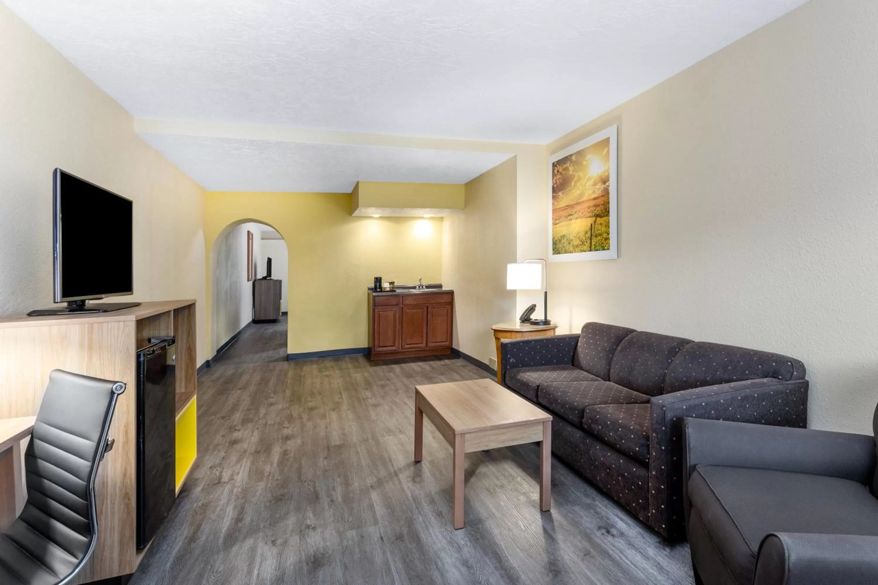 Deluxe king Studio Suite, Non-Smoking  in Days Inn & Suites by Wyndham Clovis