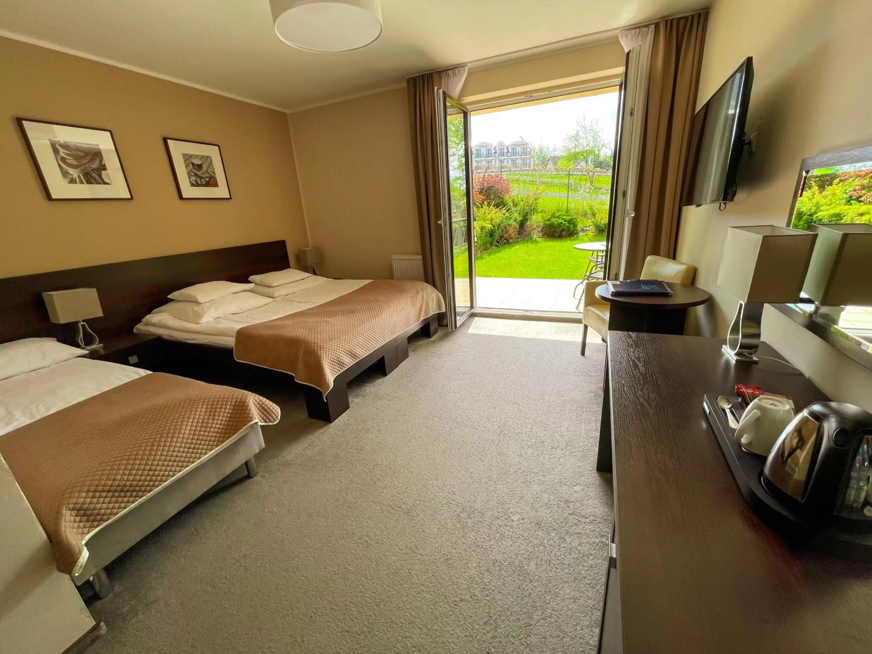 Double or Twin Room with Garden in Hotel Santa Monica