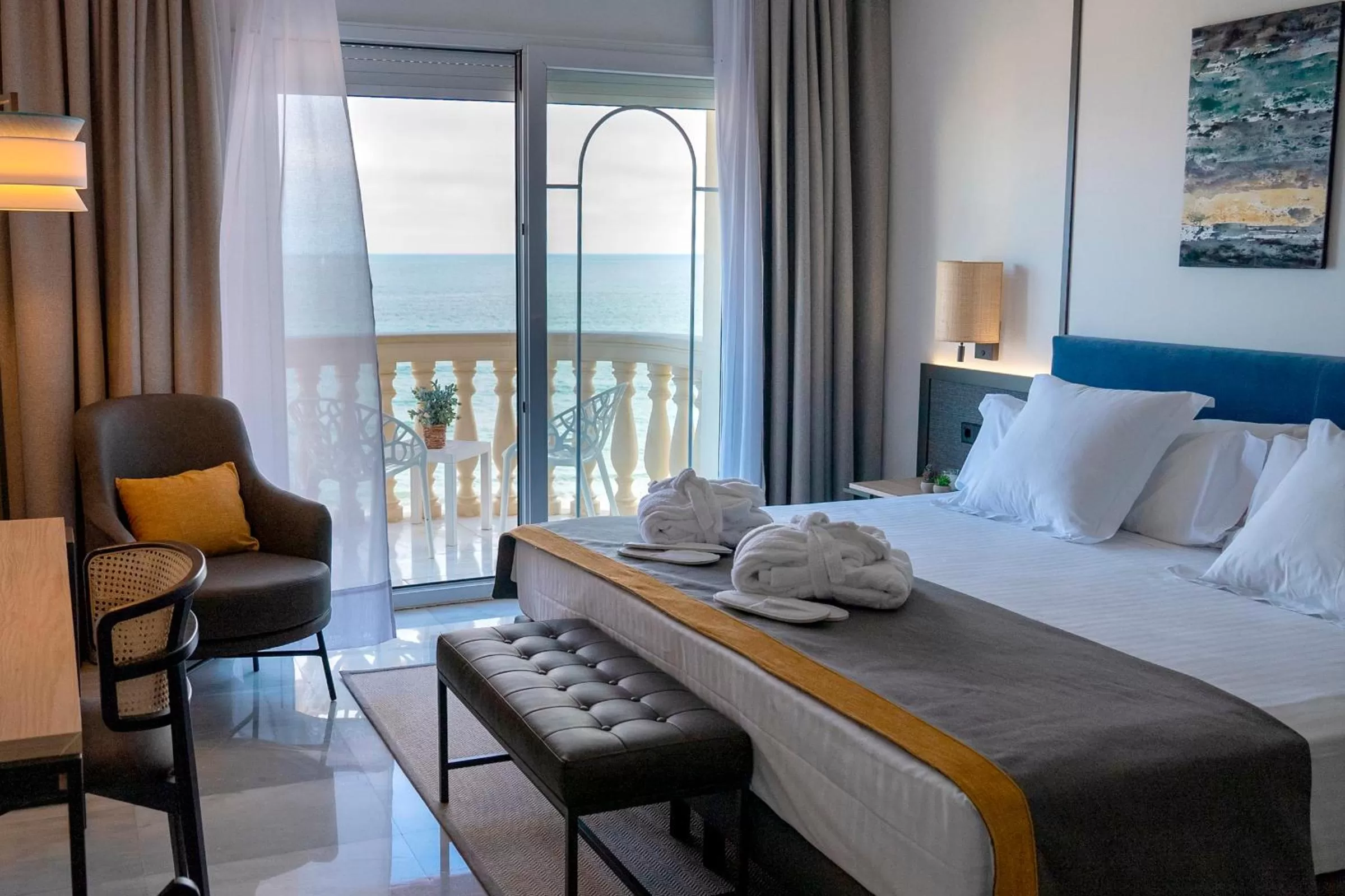 Deluxe Room with Balcony and Sea View in URH Sitges Playa