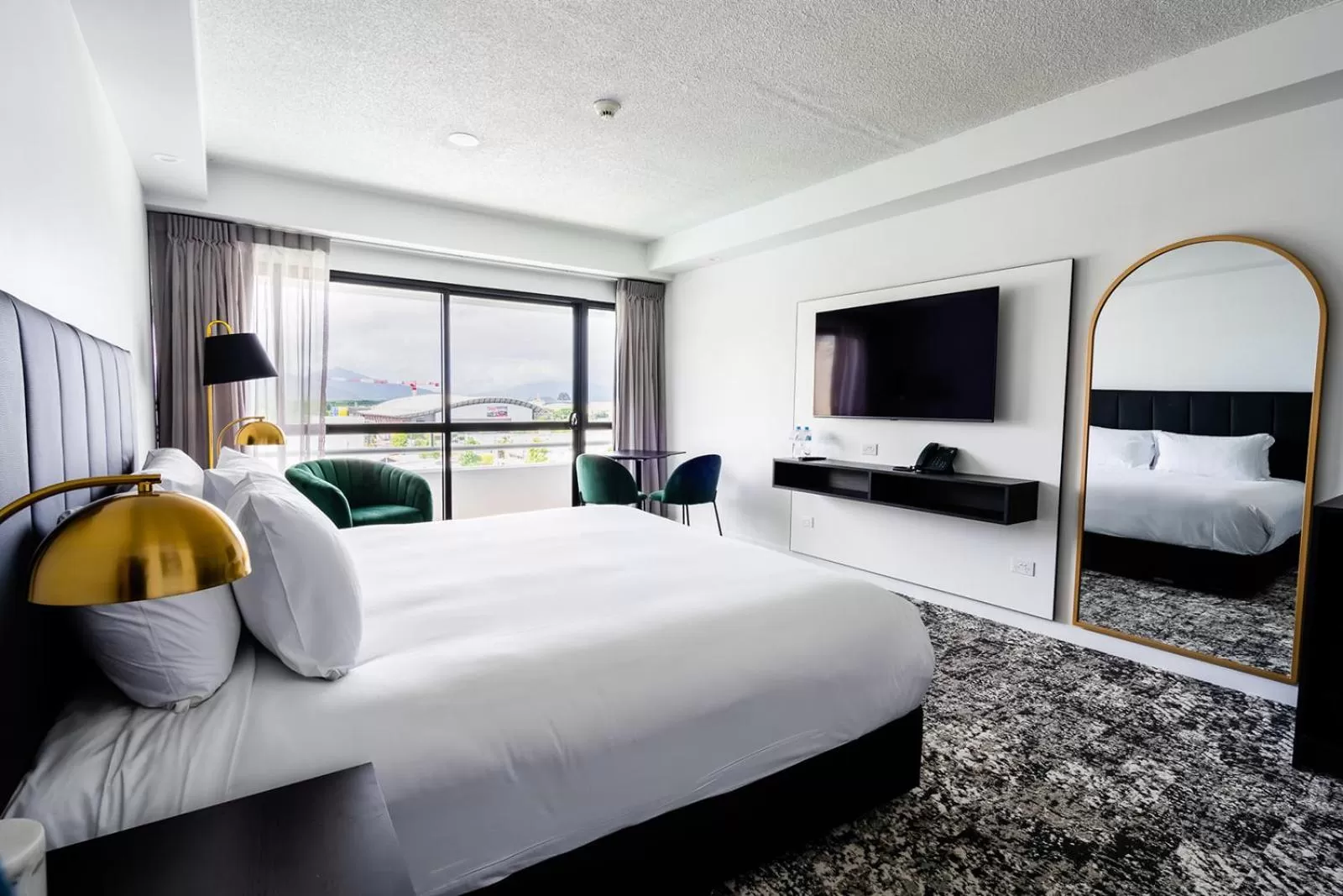 Standard King Room in The Benson Hotel