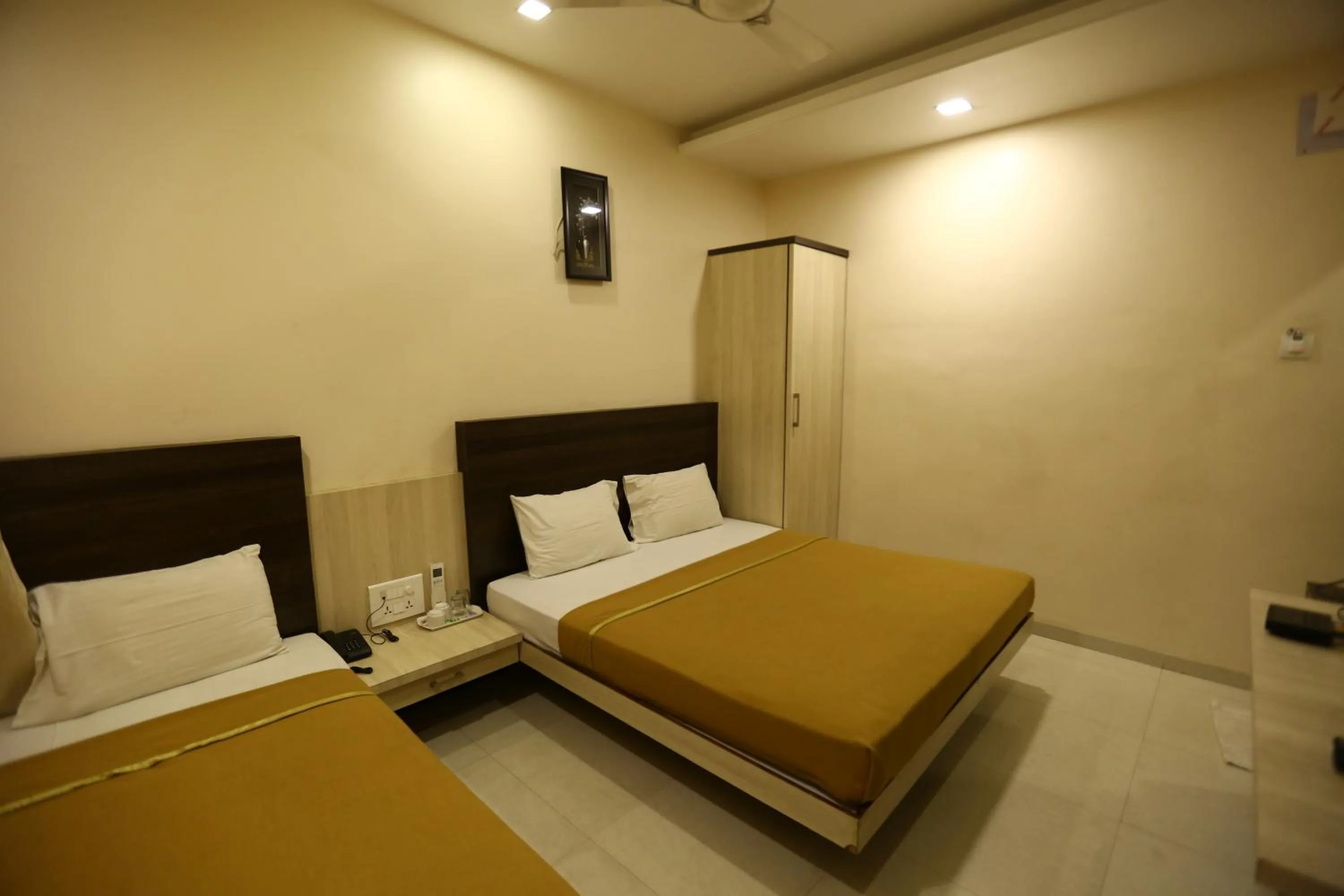 Deluxe Triple Room in Hotel Madhuri Executive