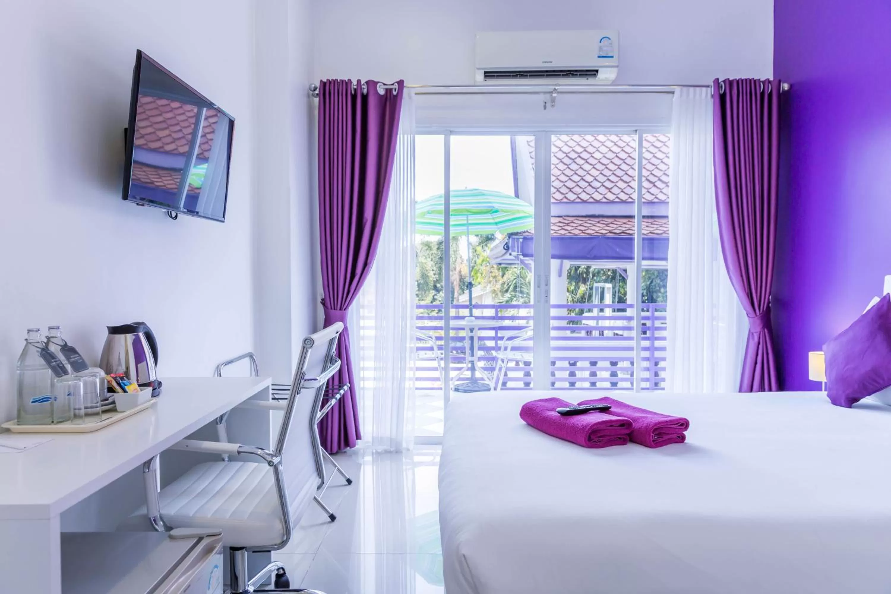 Deluxe Double Room with Pool Access - North Wing in Hotel Zing