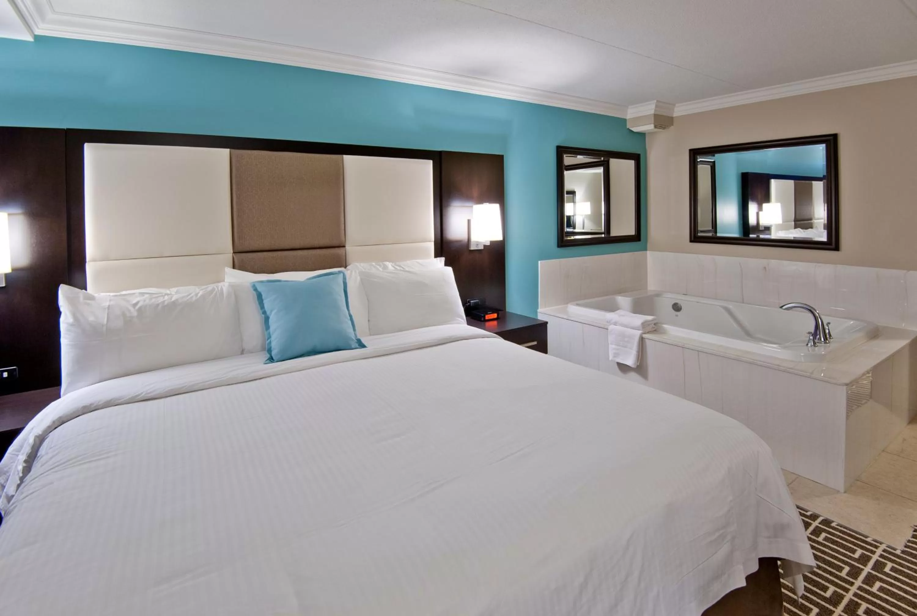 Junior Suite with Hot Tub in Visitor's Inn