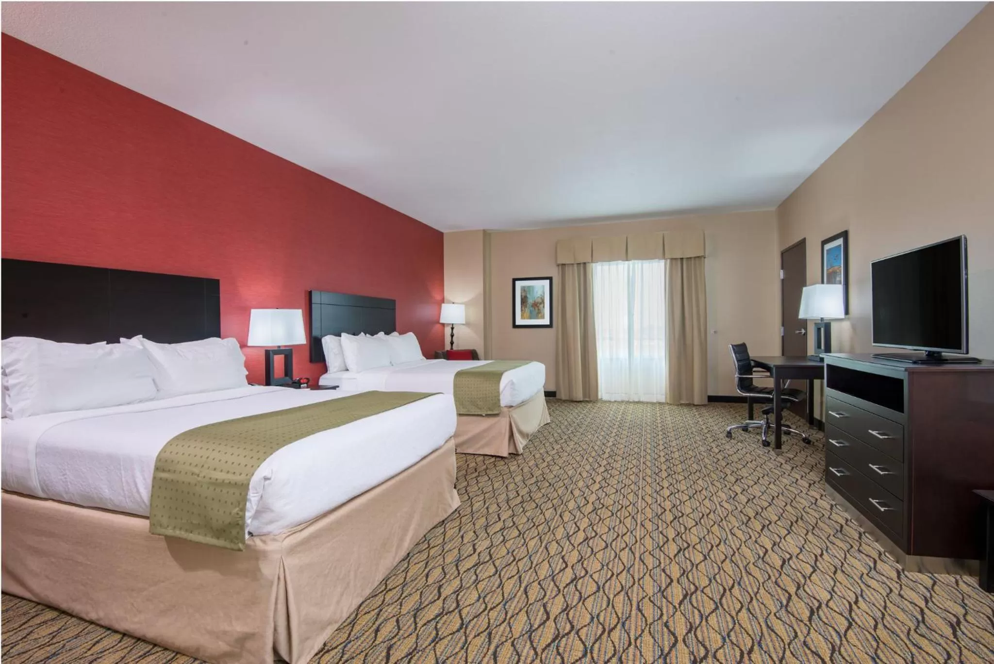 Standard Queen Room with Two Queen Beds and Mobility Accessible Tub in Holiday Inn Salina by IHG