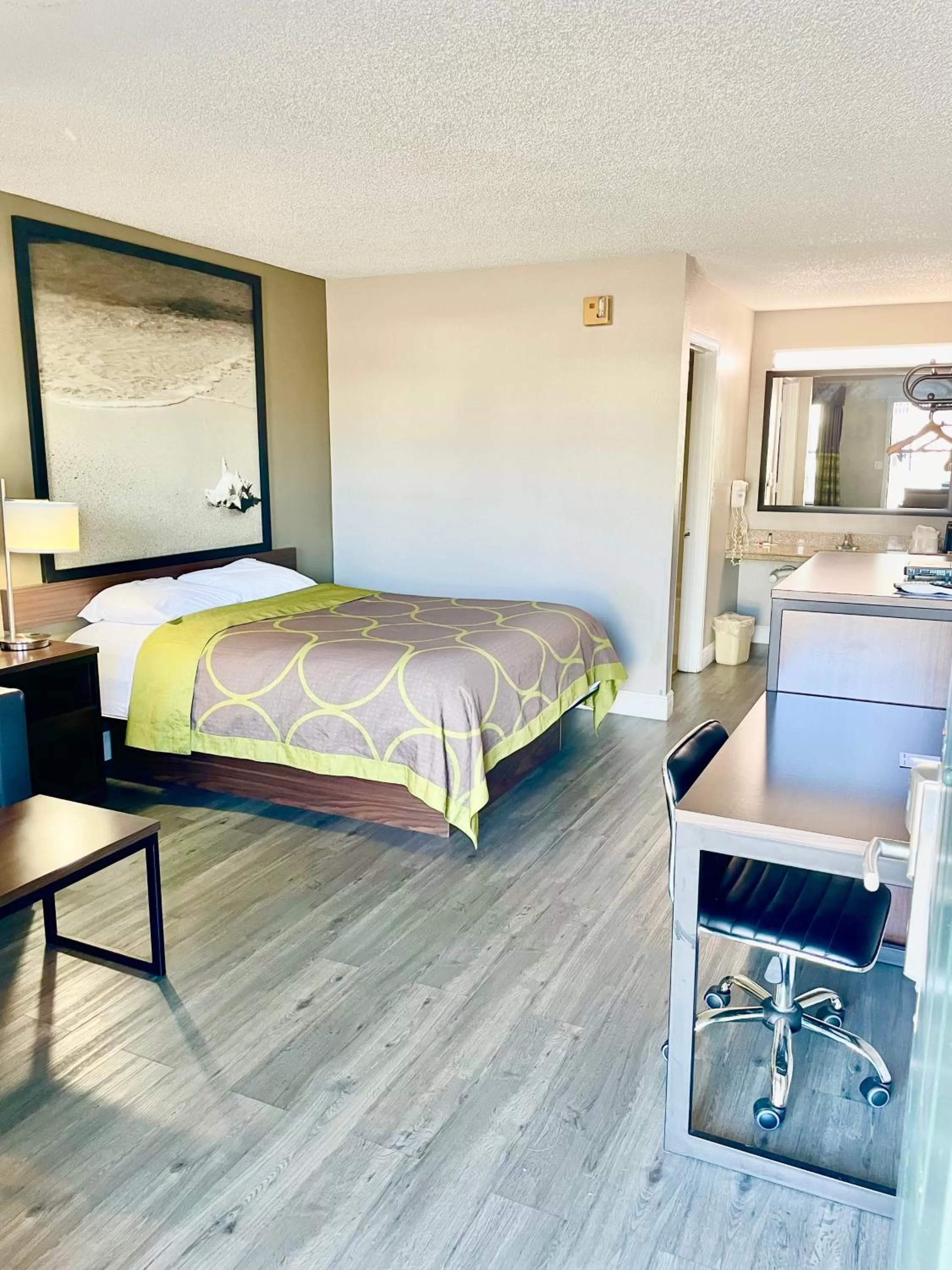 Queen Room - Mobility Access/Non-Smoking in Super 8 by Wyndham Bay St. Louis