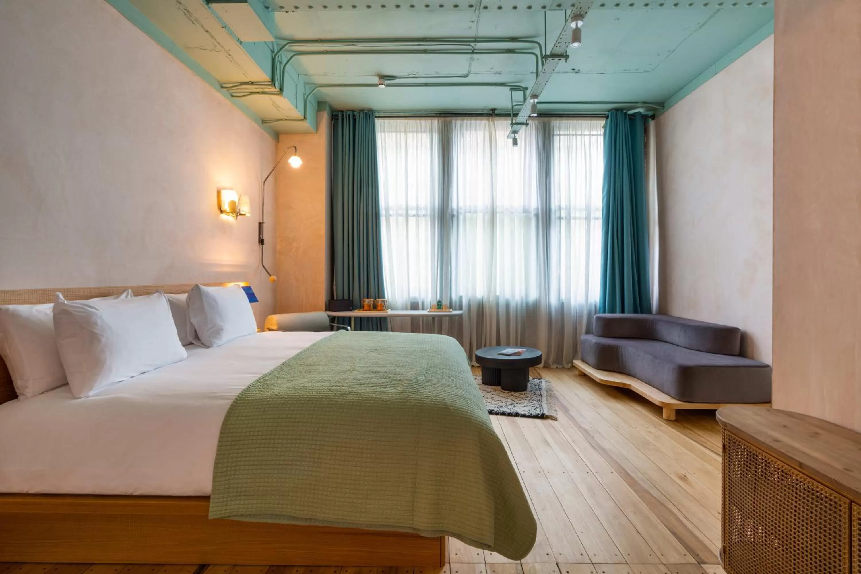 Signature Deluxe Double in The Alan