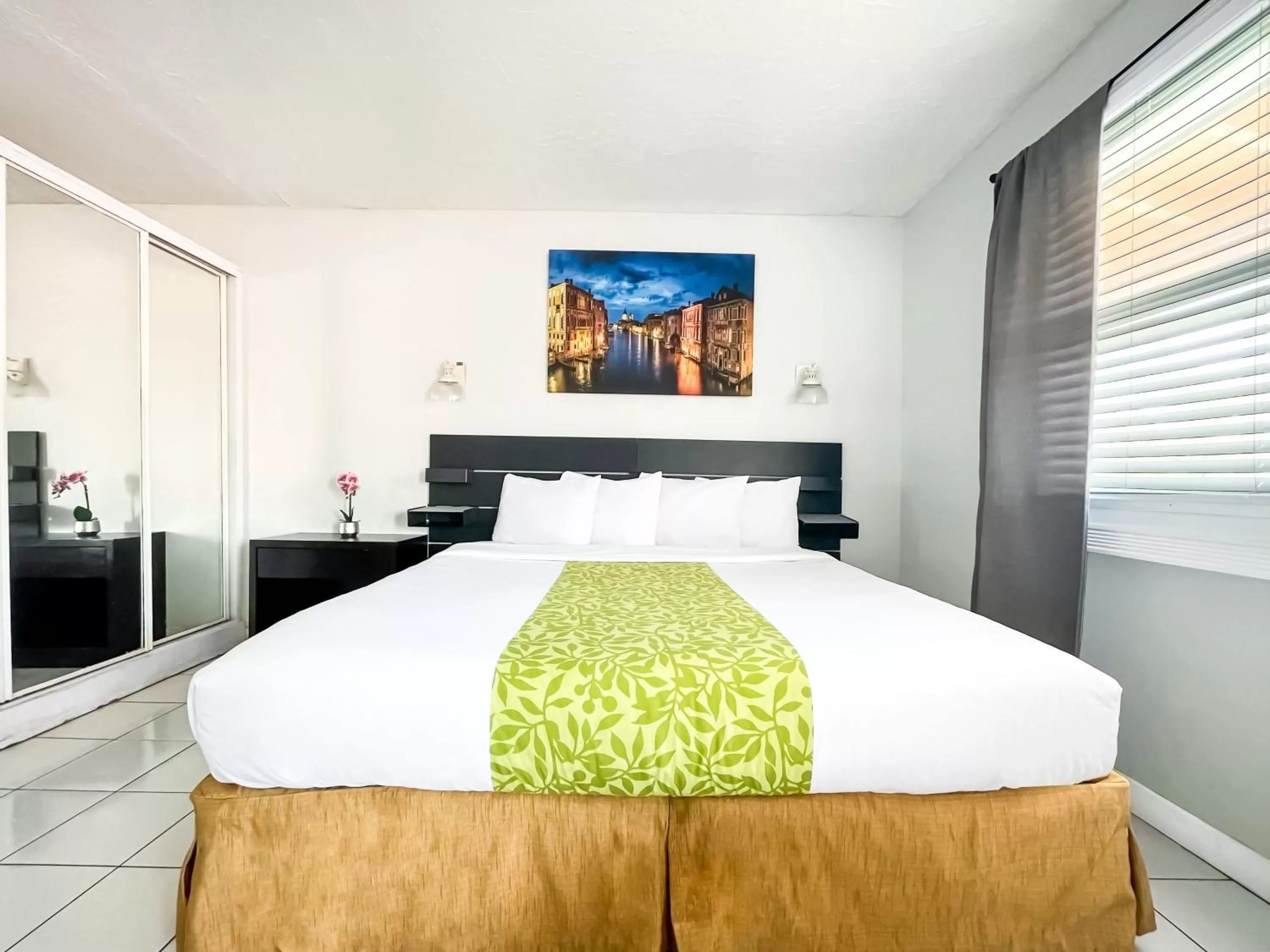 Deluxe Poolside King in Hollywood Beach Hotels