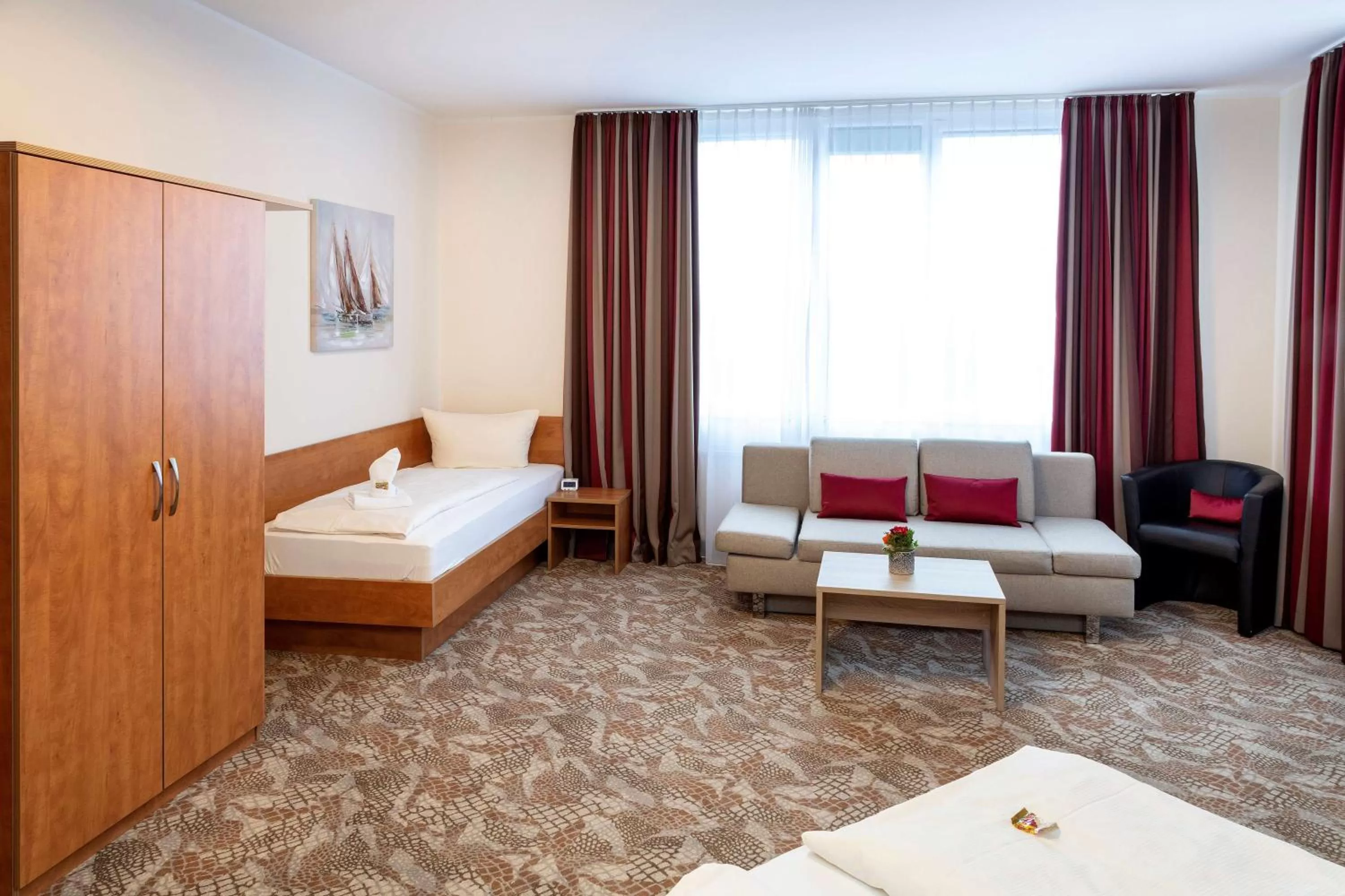 Triple Room with Sofa Bed and Kitchenette in Best Western Hotel Dreiländerbrücke Weil am Rhein / Basel