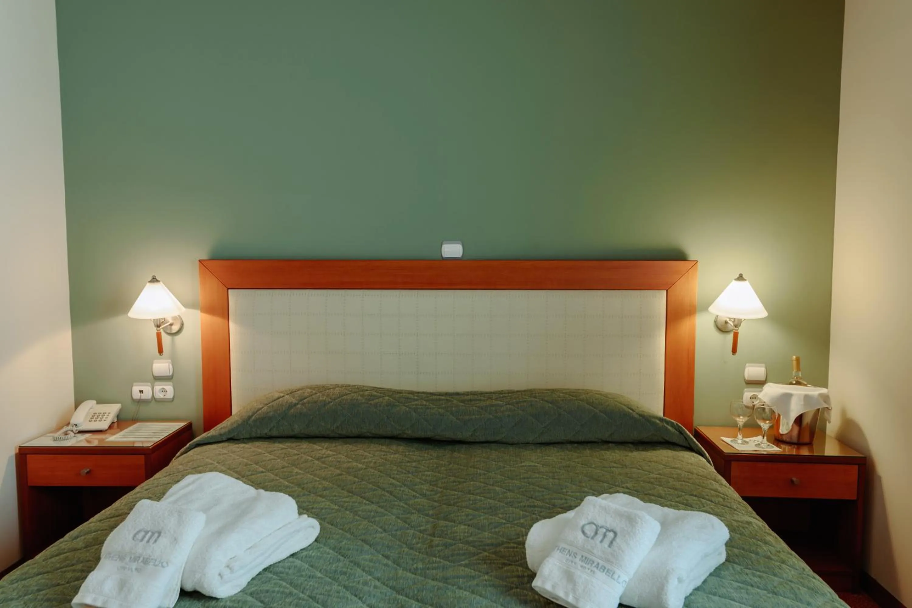 Suite with Hydromassage and Acropolis View in Athens Mirabello