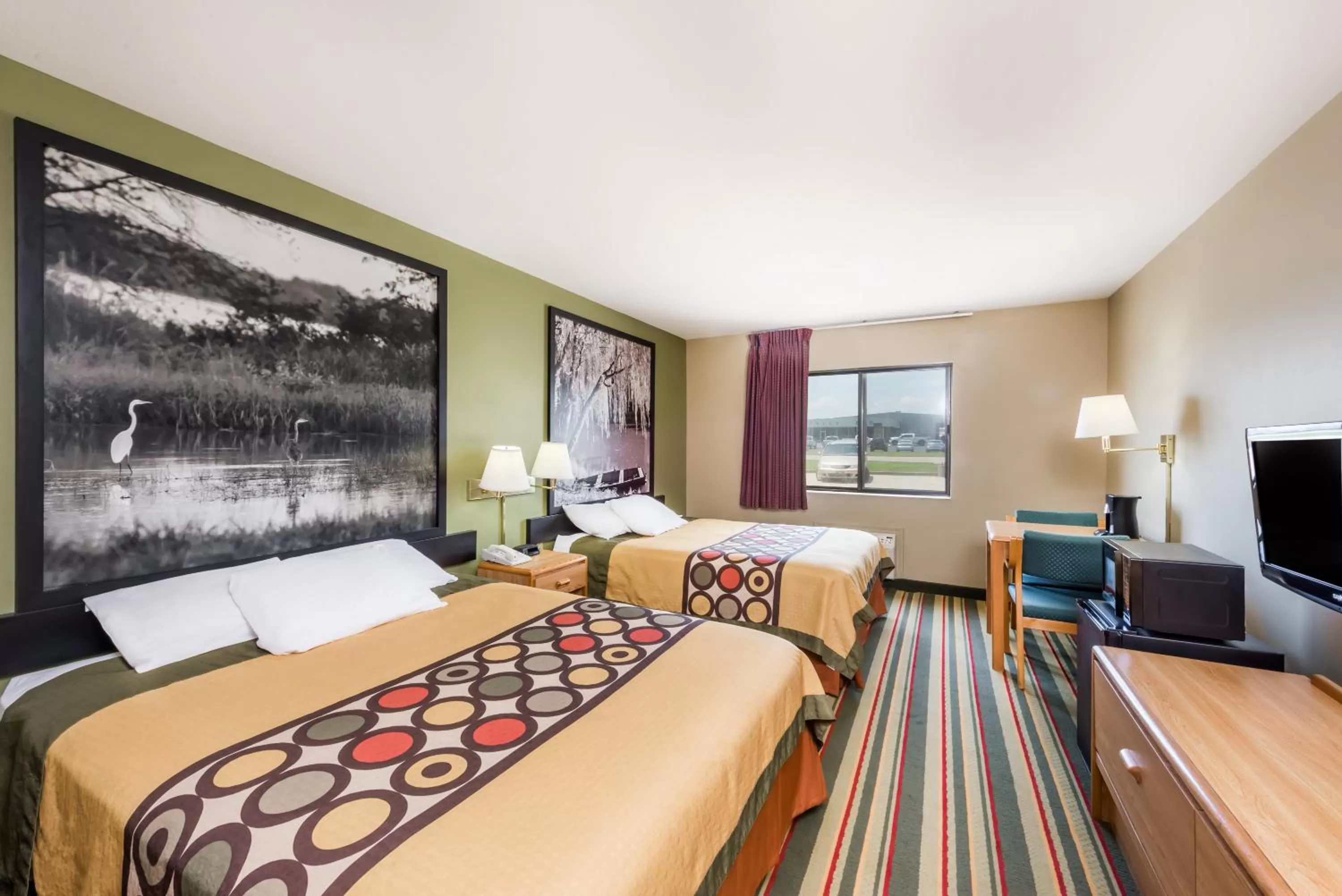 Queen Room with Two Queen Beds - Non-Smoking in Super 8 by Wyndham Chanute