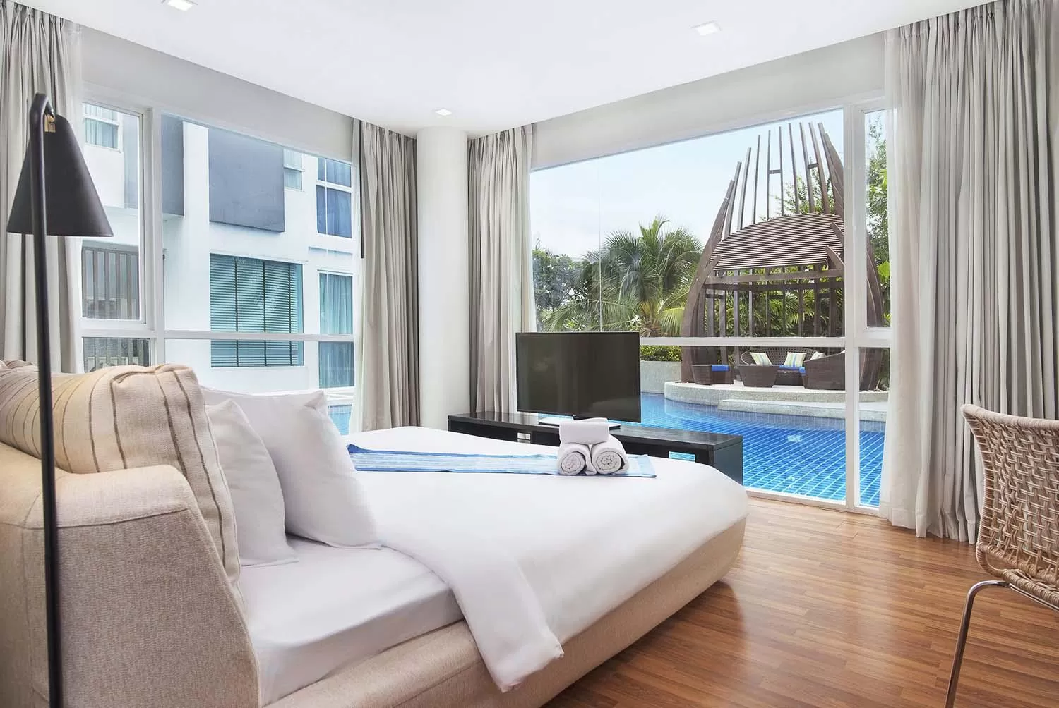 Two-Bedroom Corner Suite Pool Access in Mida De Sea Hua Hin - SHA PLUS