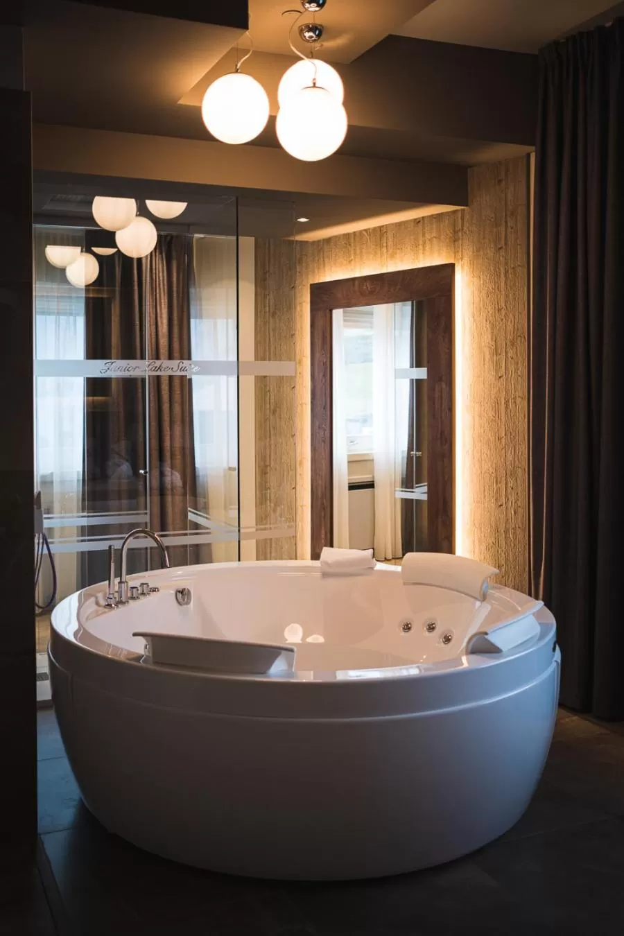 Deluxe Junior Suite in Lake Hotel La Pieve