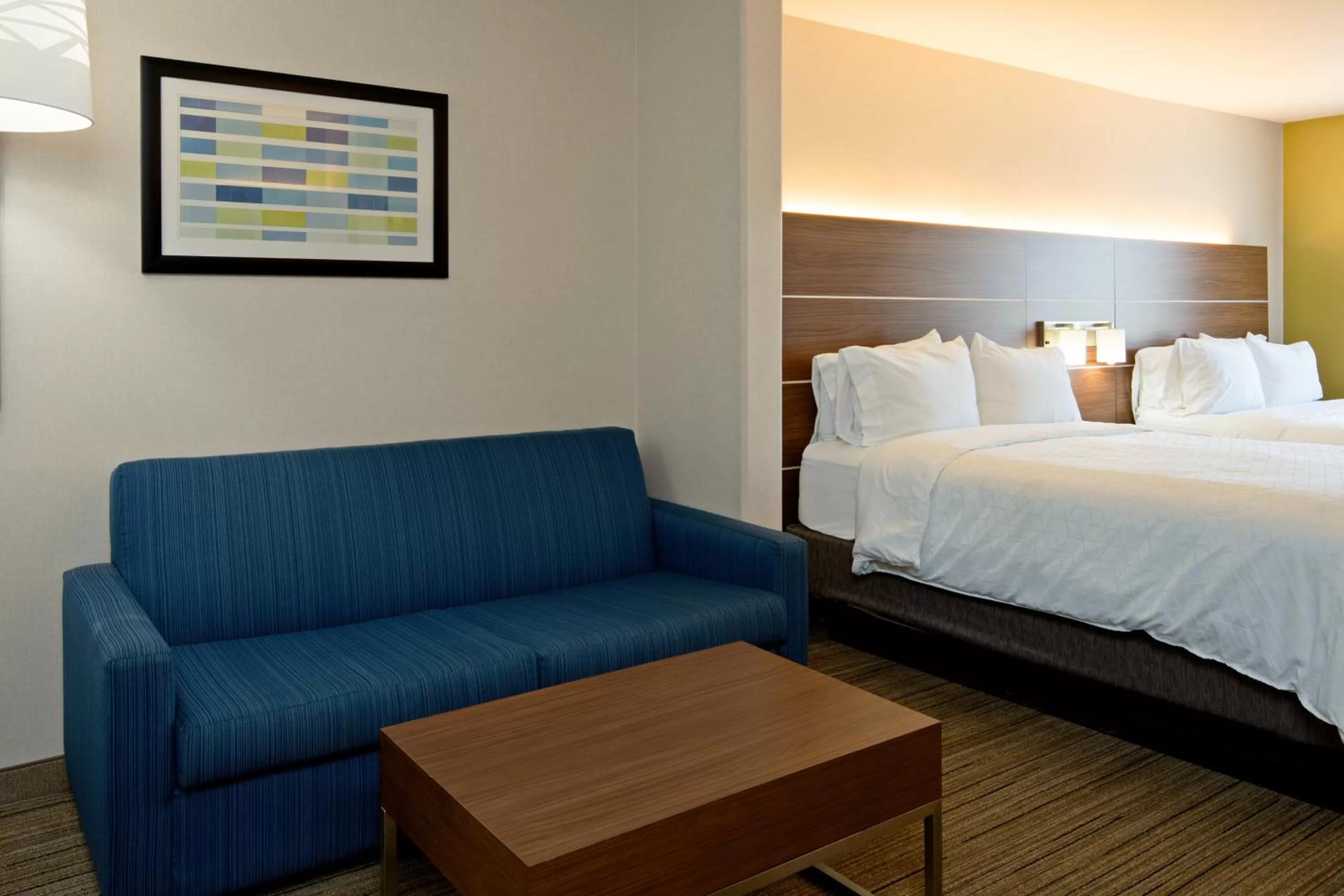 Queen Suite with Two Queen Beds in Holiday Inn Express Fresno South by IHG