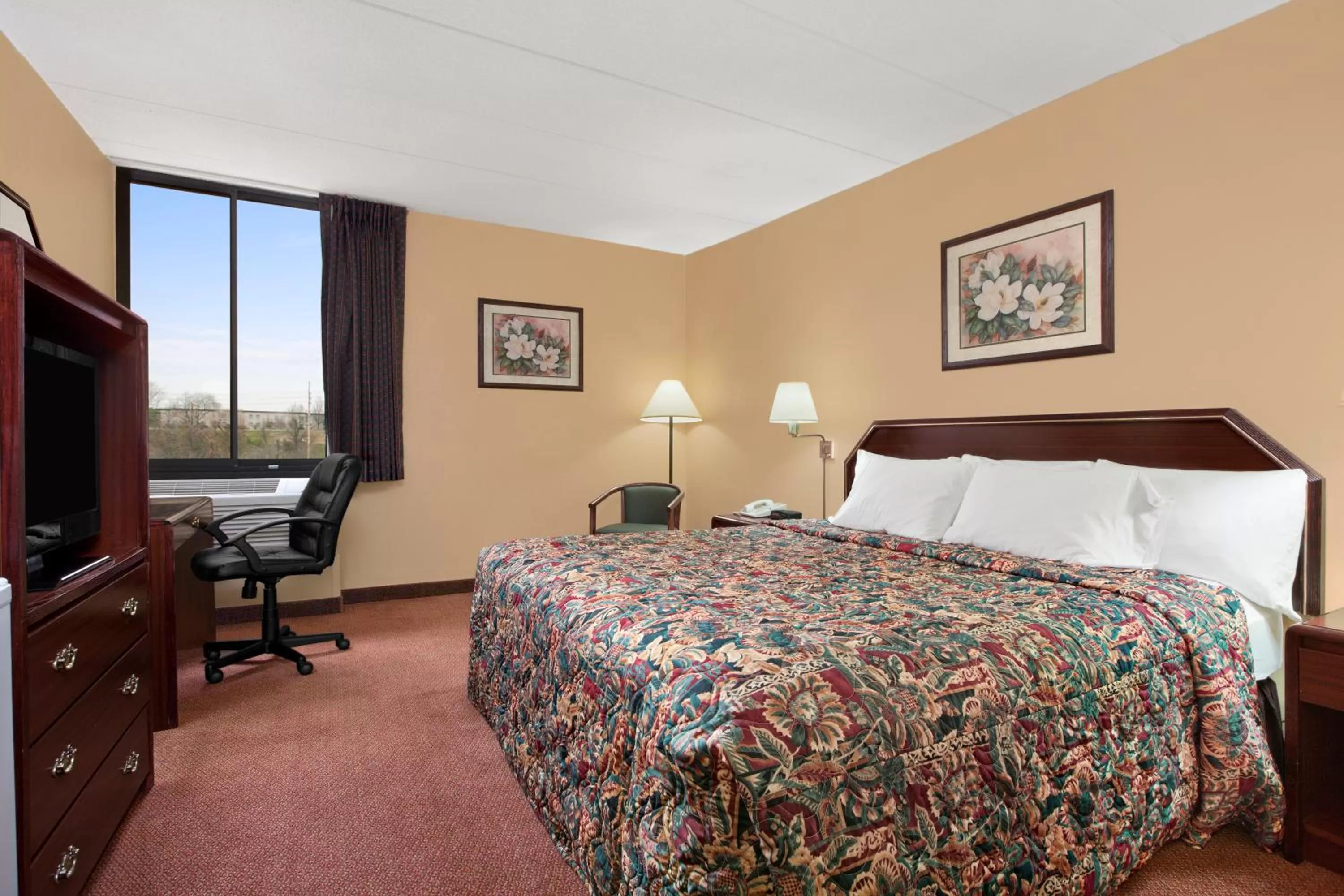 King Room - Smoking  in Days Inn by Wyndham Hagerstown I-70