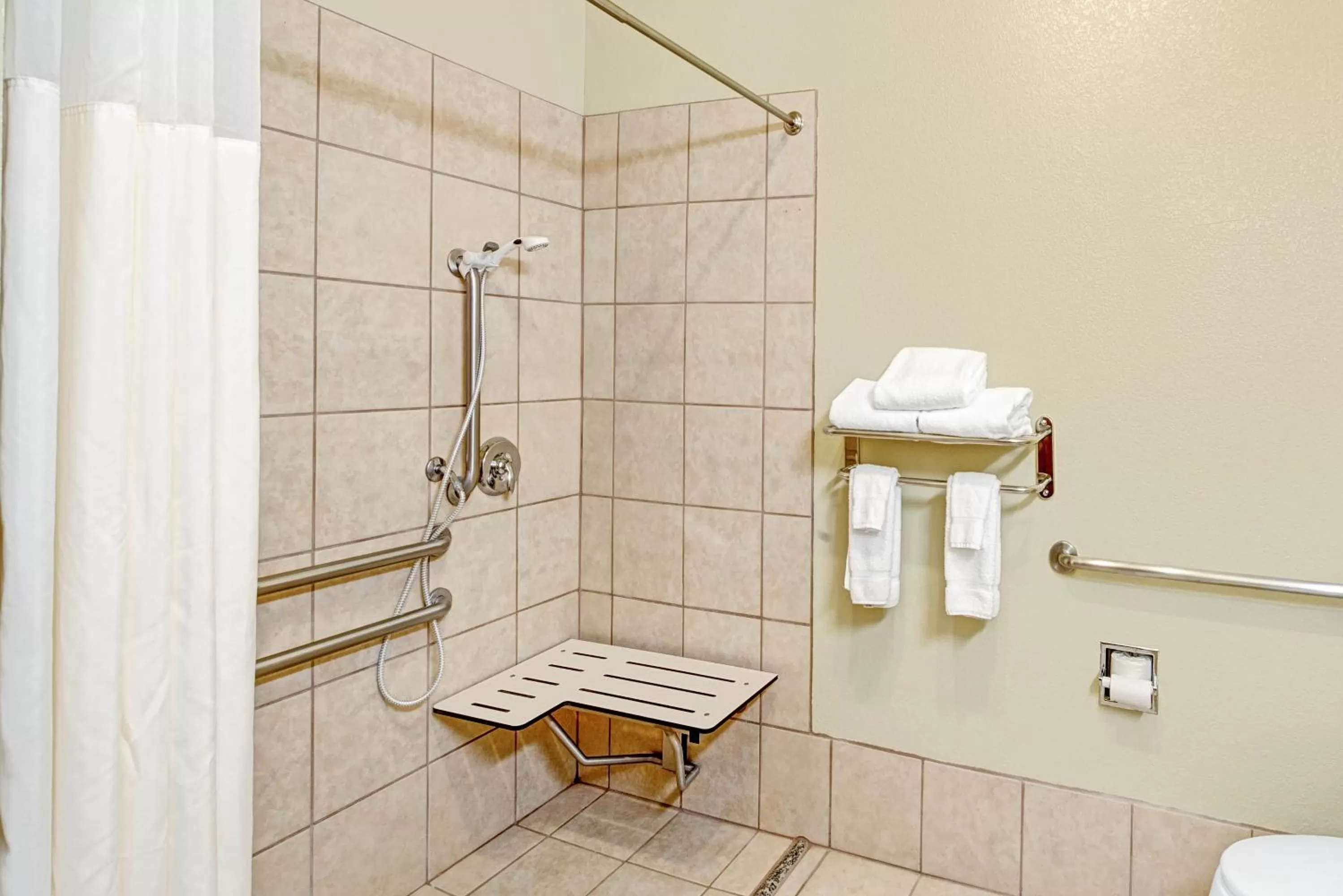 Queen Room with Two Queen Beds and Bath Tub - Mobility Accessible/Non-Smoking in Baymont by Wyndham Decatur