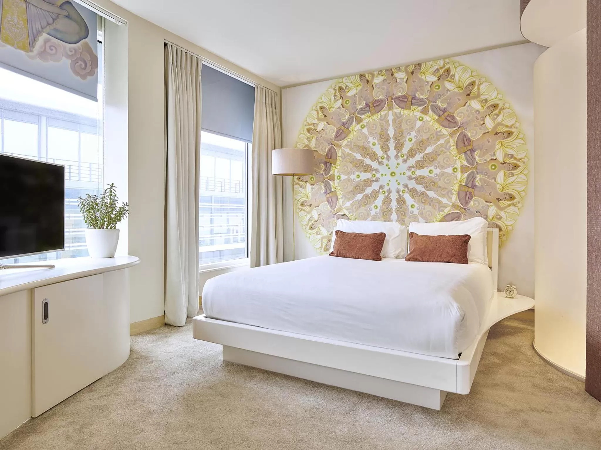 Junior Suite with Curved Windows and City Views in Numa Brighton Pavilion