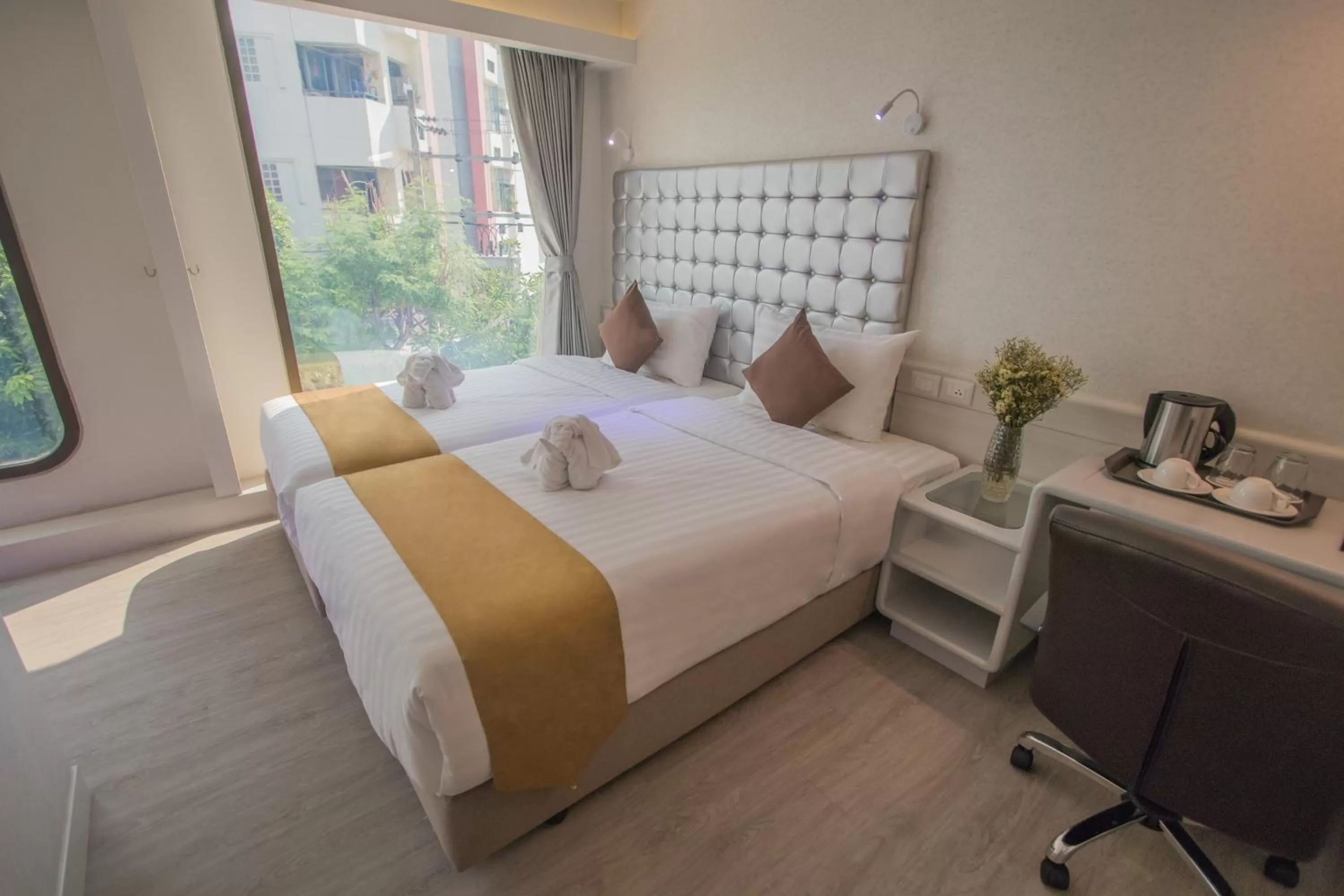 Standard Twin Room in Justice Hotel