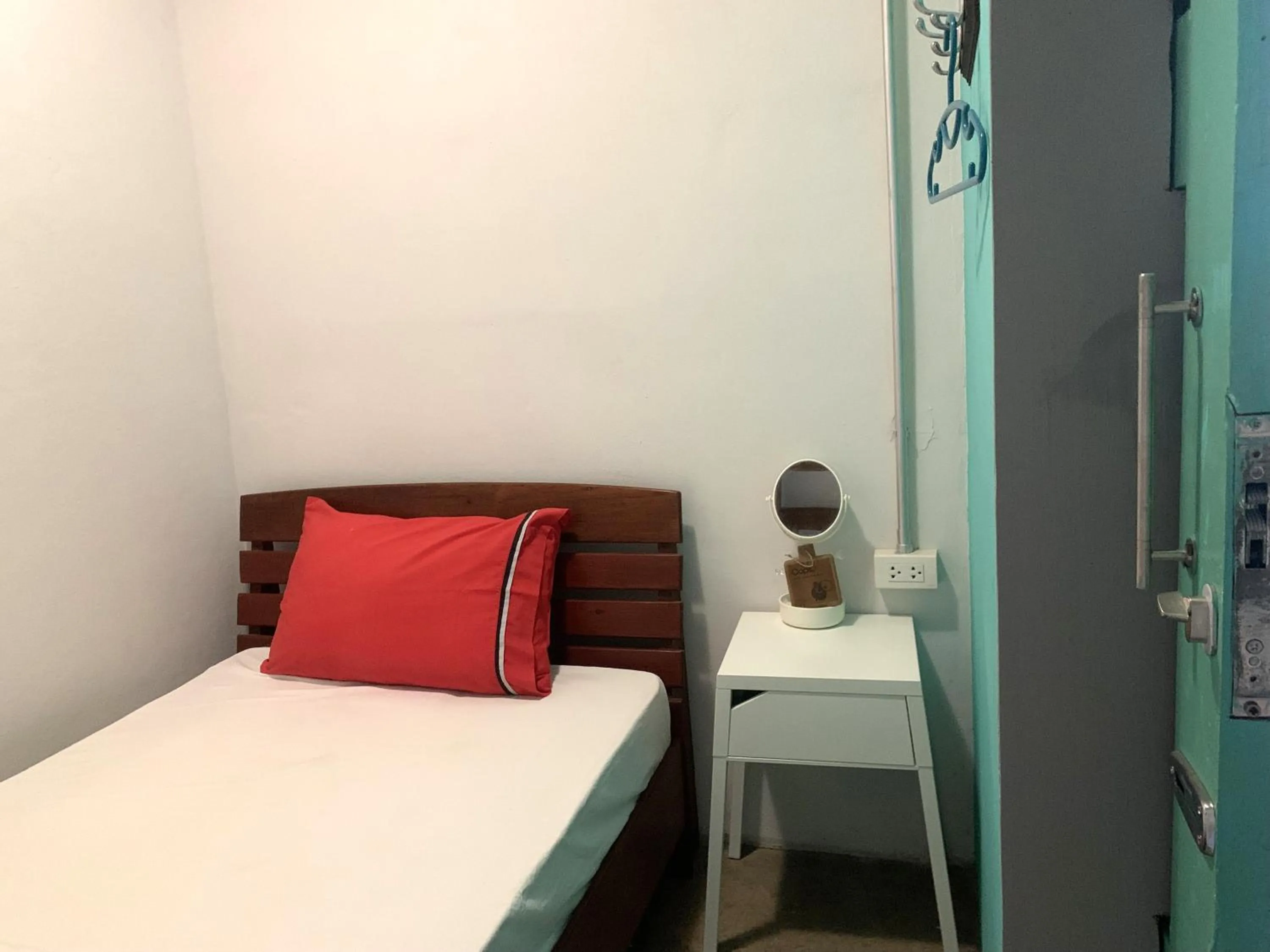 Single Room with Shared Shower and Toilet in Sleep Sheep Phuket Hostel SHA