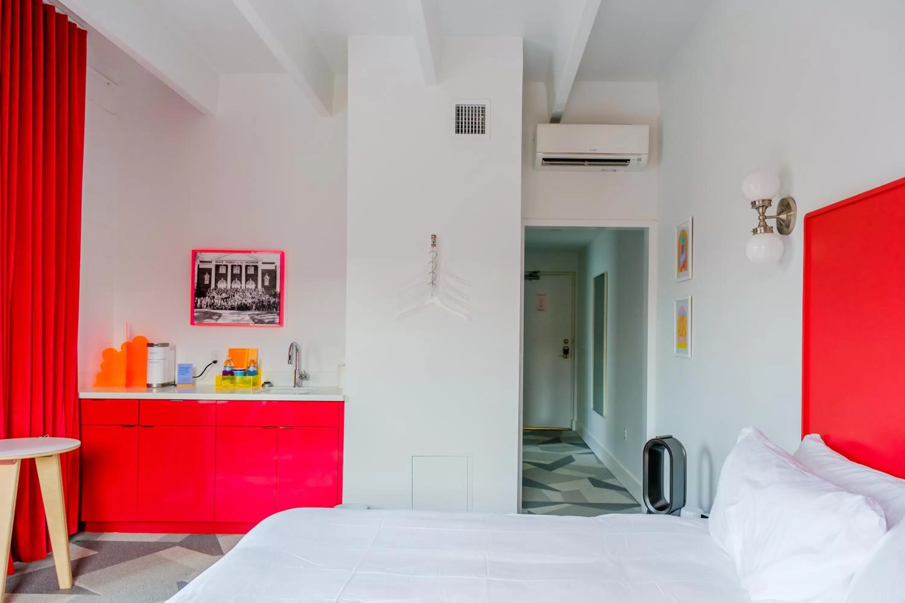 Deluxe King Room 219 in The Gallatin