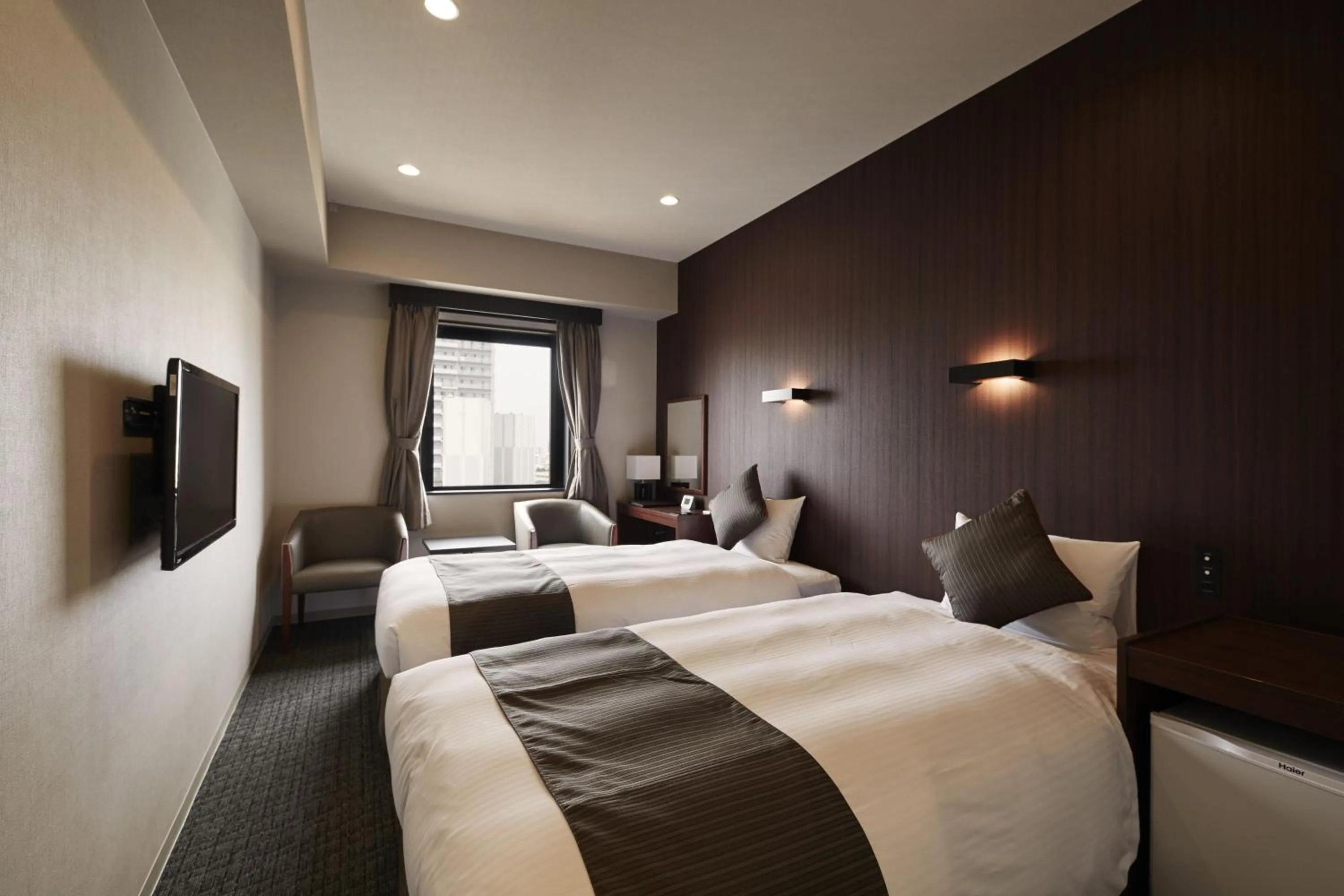 Standard Twin Room - single occupancy - Annex - Non-Smoking with 3000yen per person Meal Ticket at Local Restaurant in Hotel Azat Naha