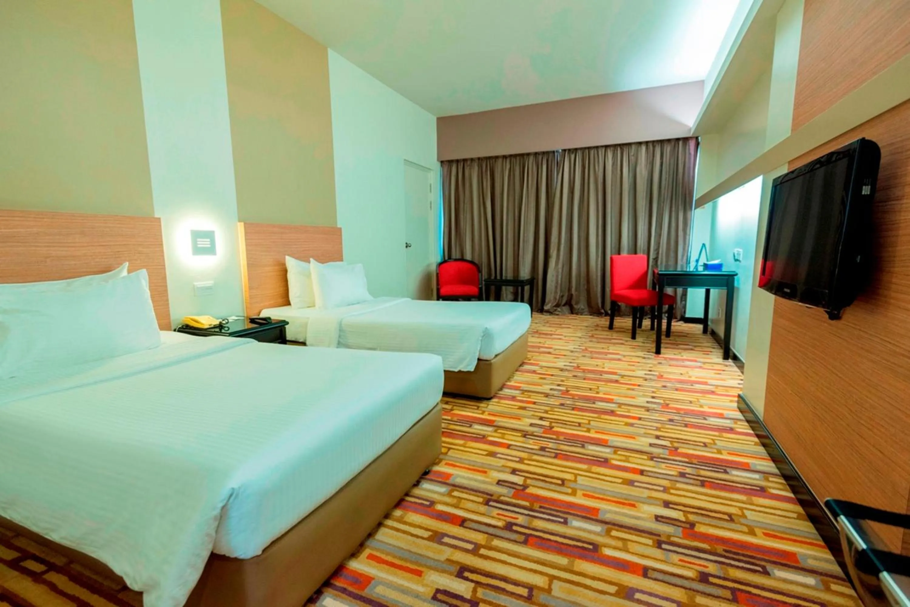 Deluxe Twin Room in Harbour View Hotel