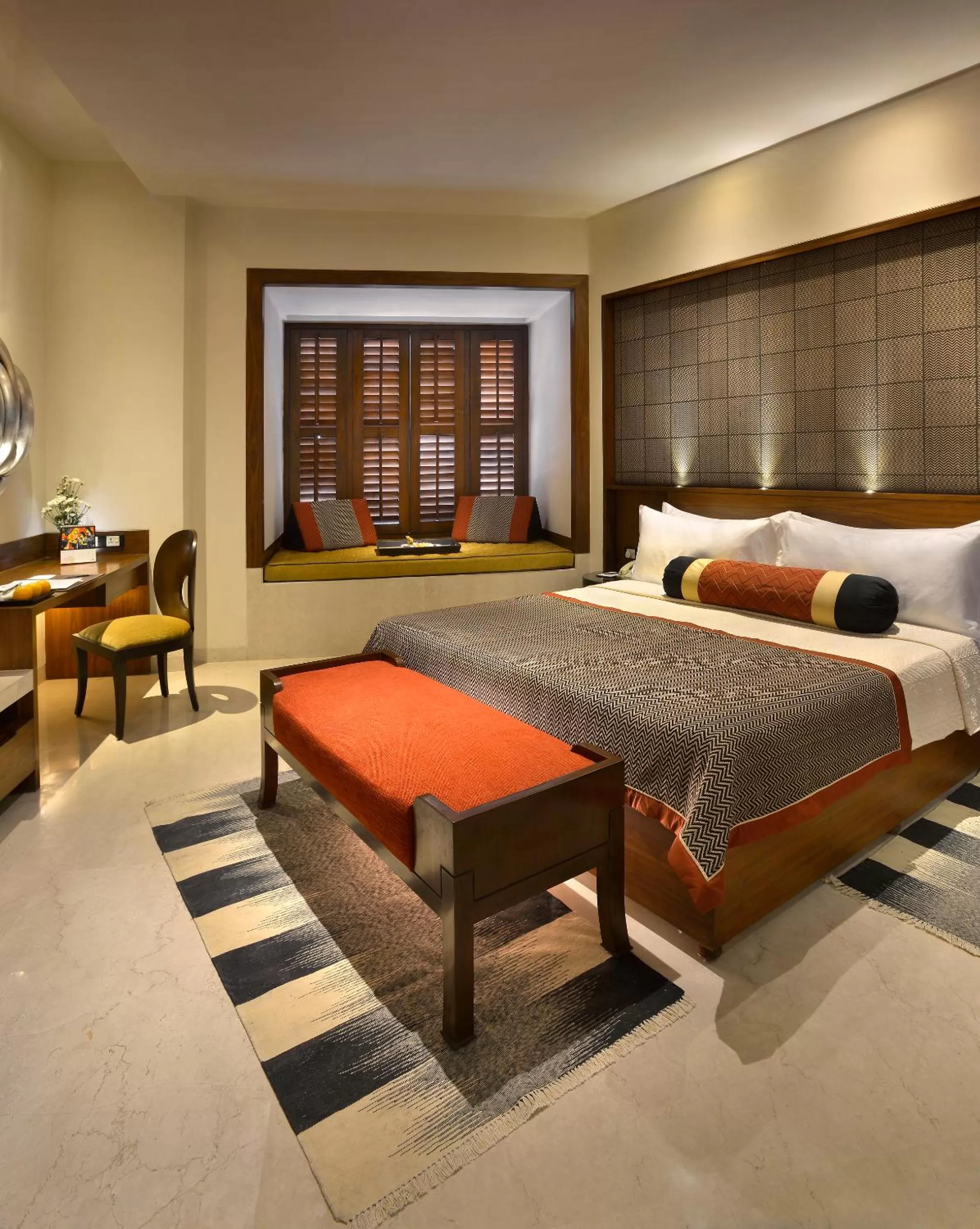  Edwardian Room with Club Lounge Access with Tea/Coffee Service along with cookies at Tea lounge, Cocktail Hours (Timings – 1730 Hrs – 1900 Hrs) and book with Club lounge and get Airport Pick up or Drop at a discounted price in The Lalit Great Eastern Kolkata