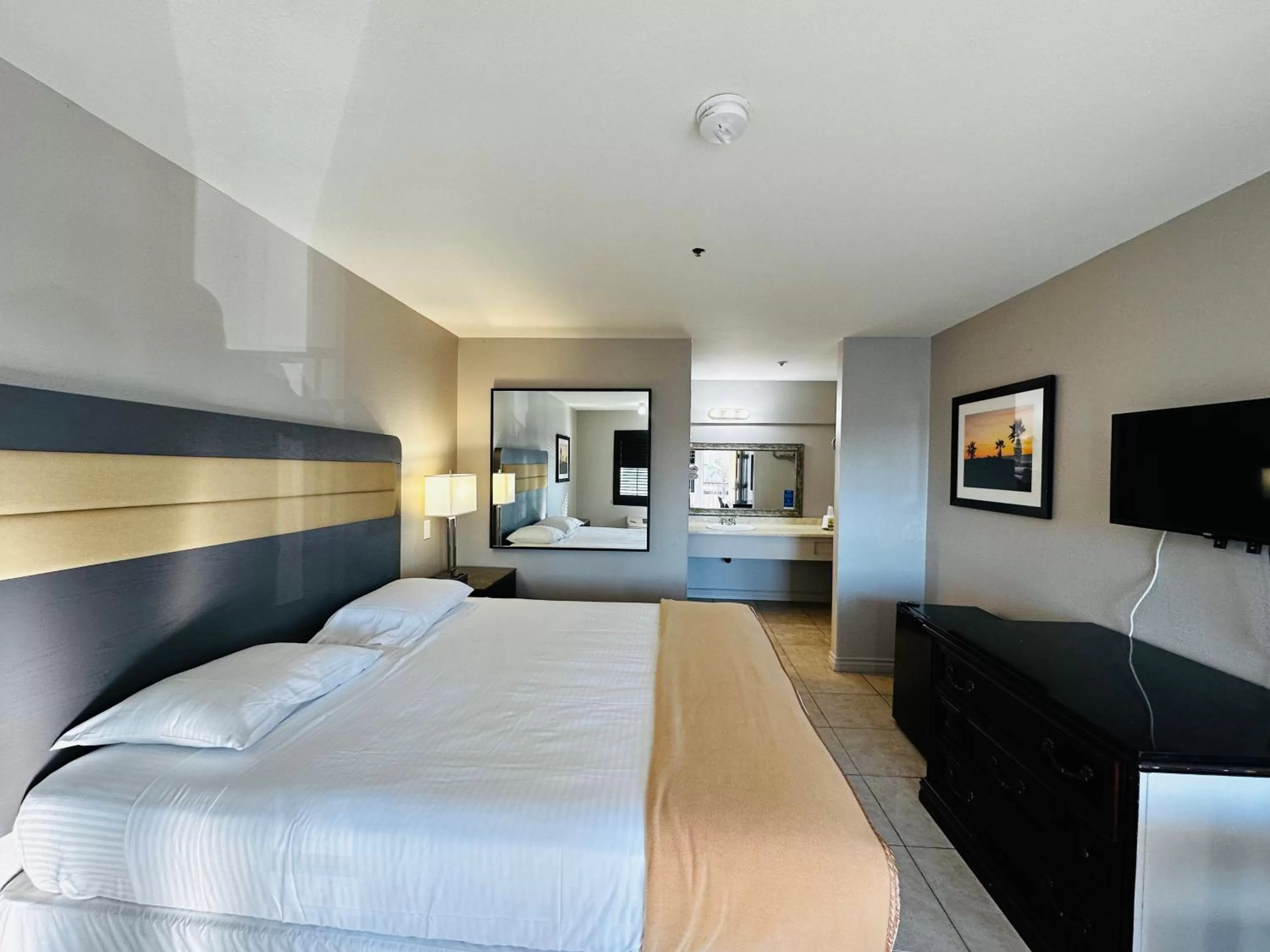 Standard King Room in Casa Blanca Express & Suites - Cypress, Buena Park