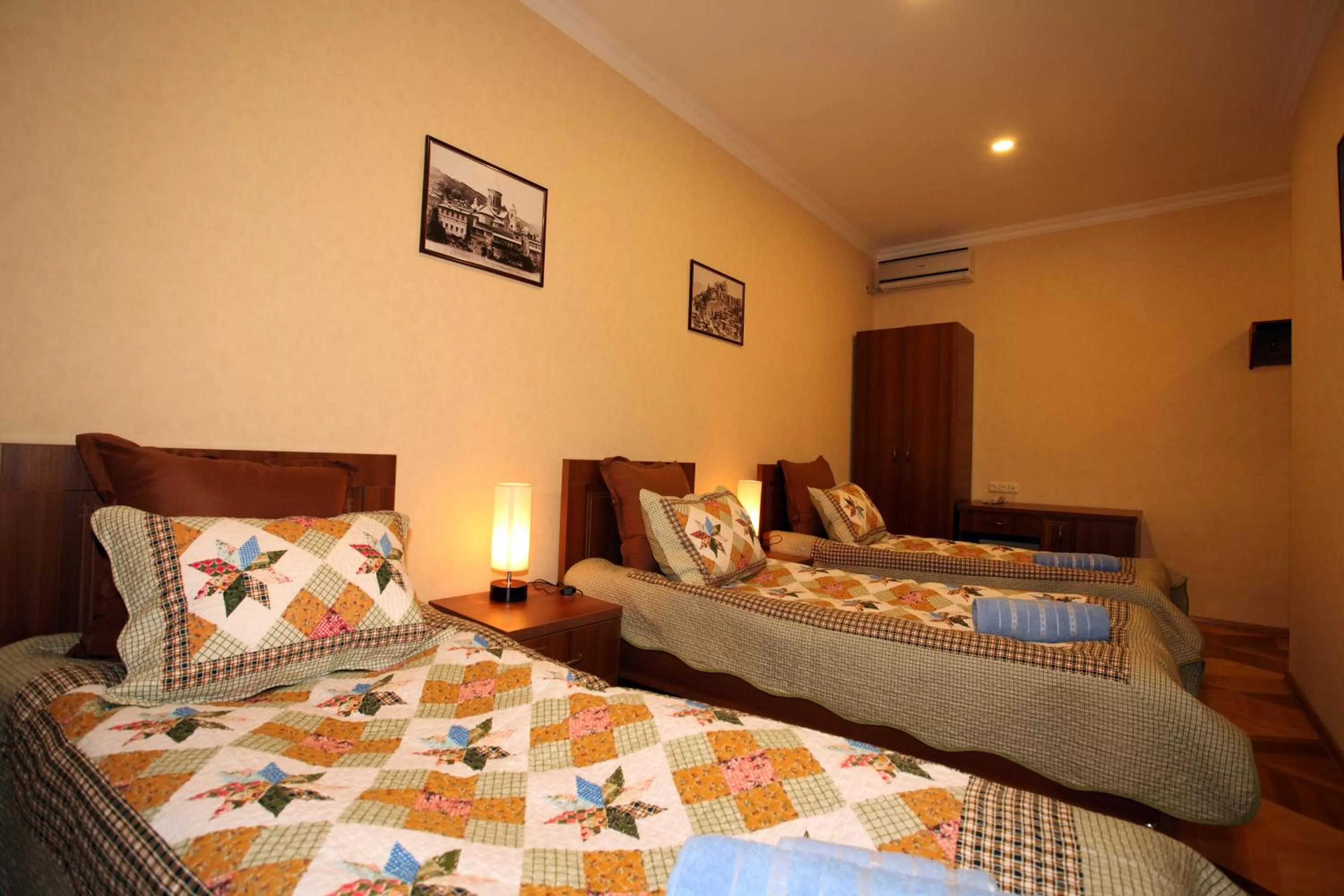 Classic Triple Room in Heyvany