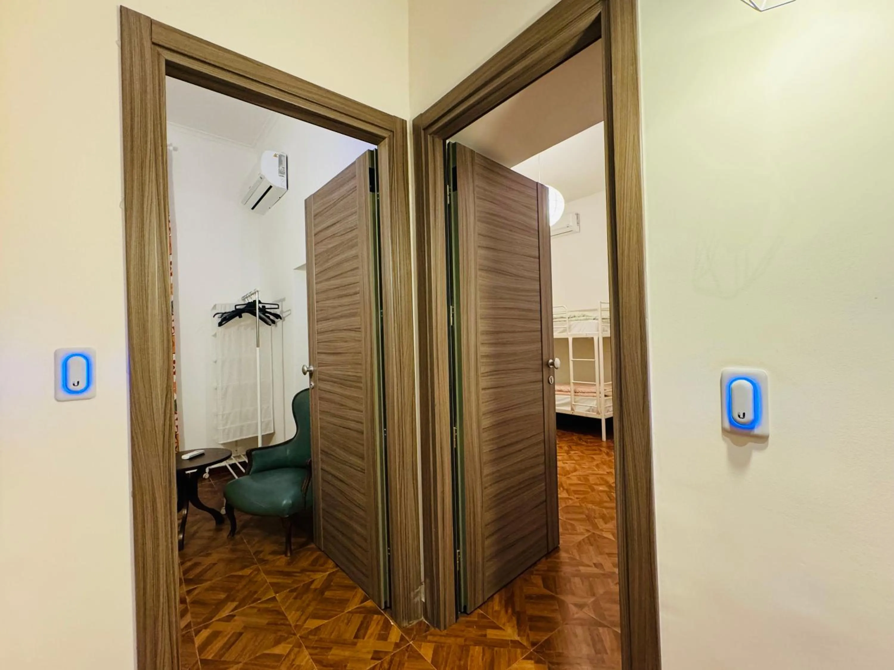 Twin Room with Shared Bathroom in Hostel Mancini Naples