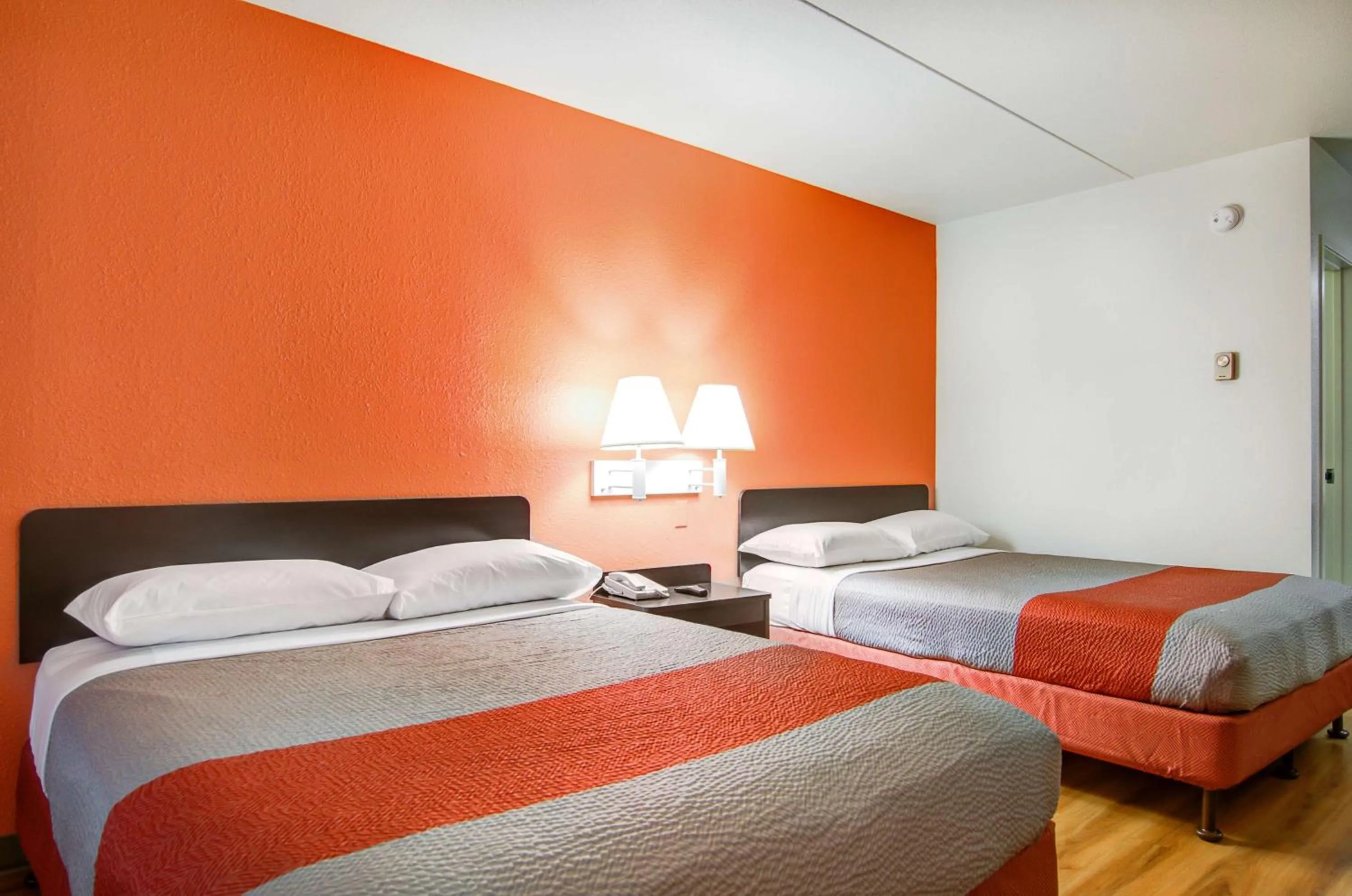 Queen Room with Two Queen Beds - single occupancy - Smoking in Motel 6-Springfield, MO - North