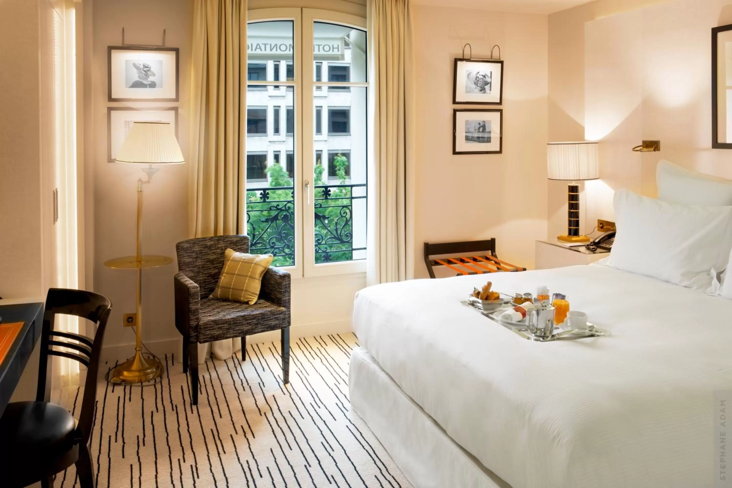 Suite with Terrace and City View in Hotel Montaigne