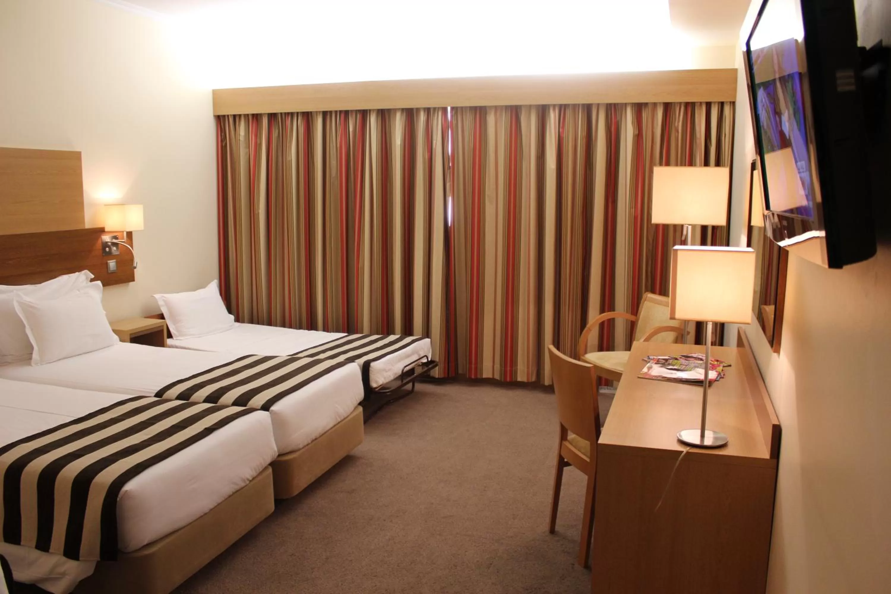 Twin Room with Extra Bed in Hotel Principe Lisboa