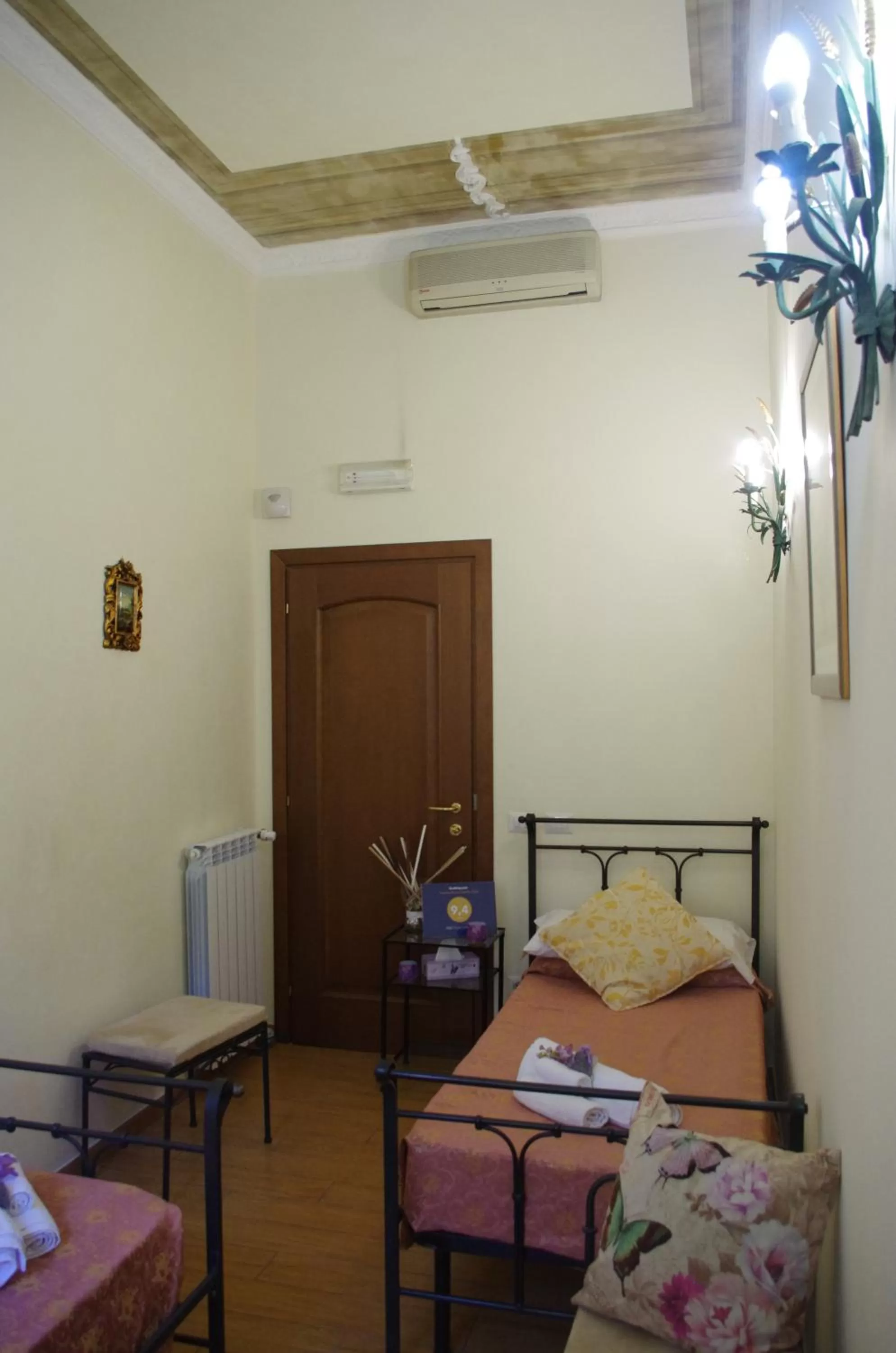 Quadruple Room with Private Bathroom in Tucci's Roma Guest House