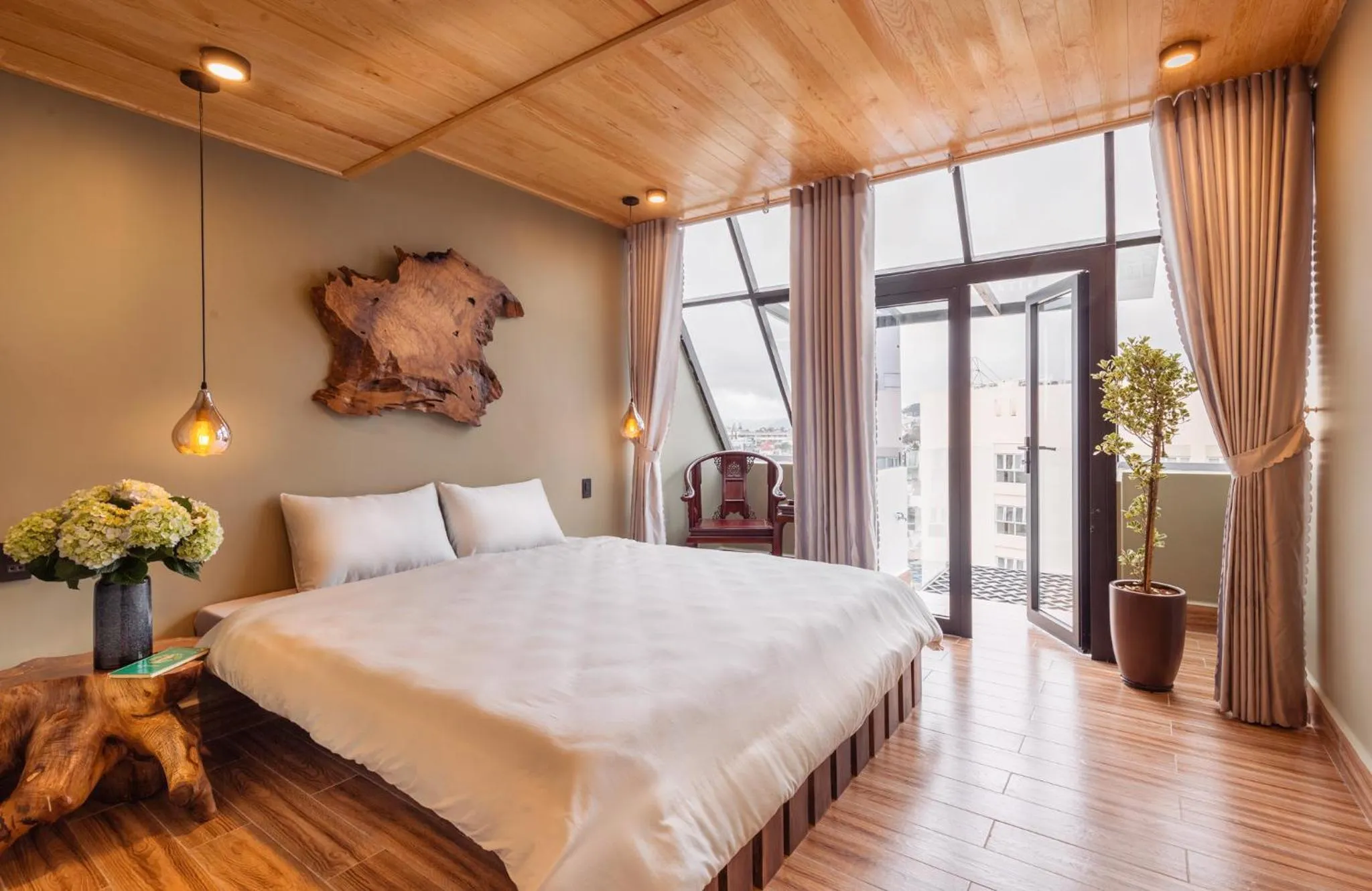 Deluxe Attic Double Room with Balcony in Pi Boutique Hotel