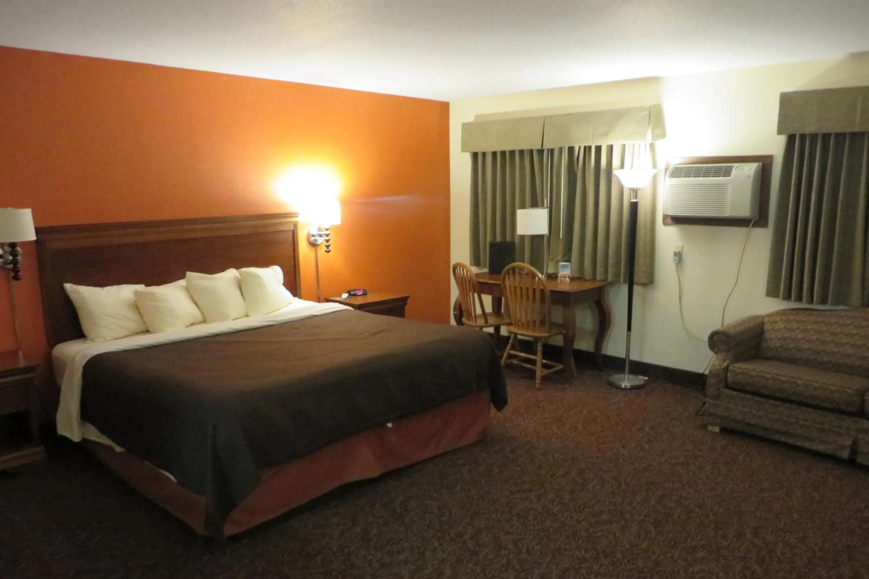 King Room - Non-Smoking in AmericInn by Wyndham Forest Lake