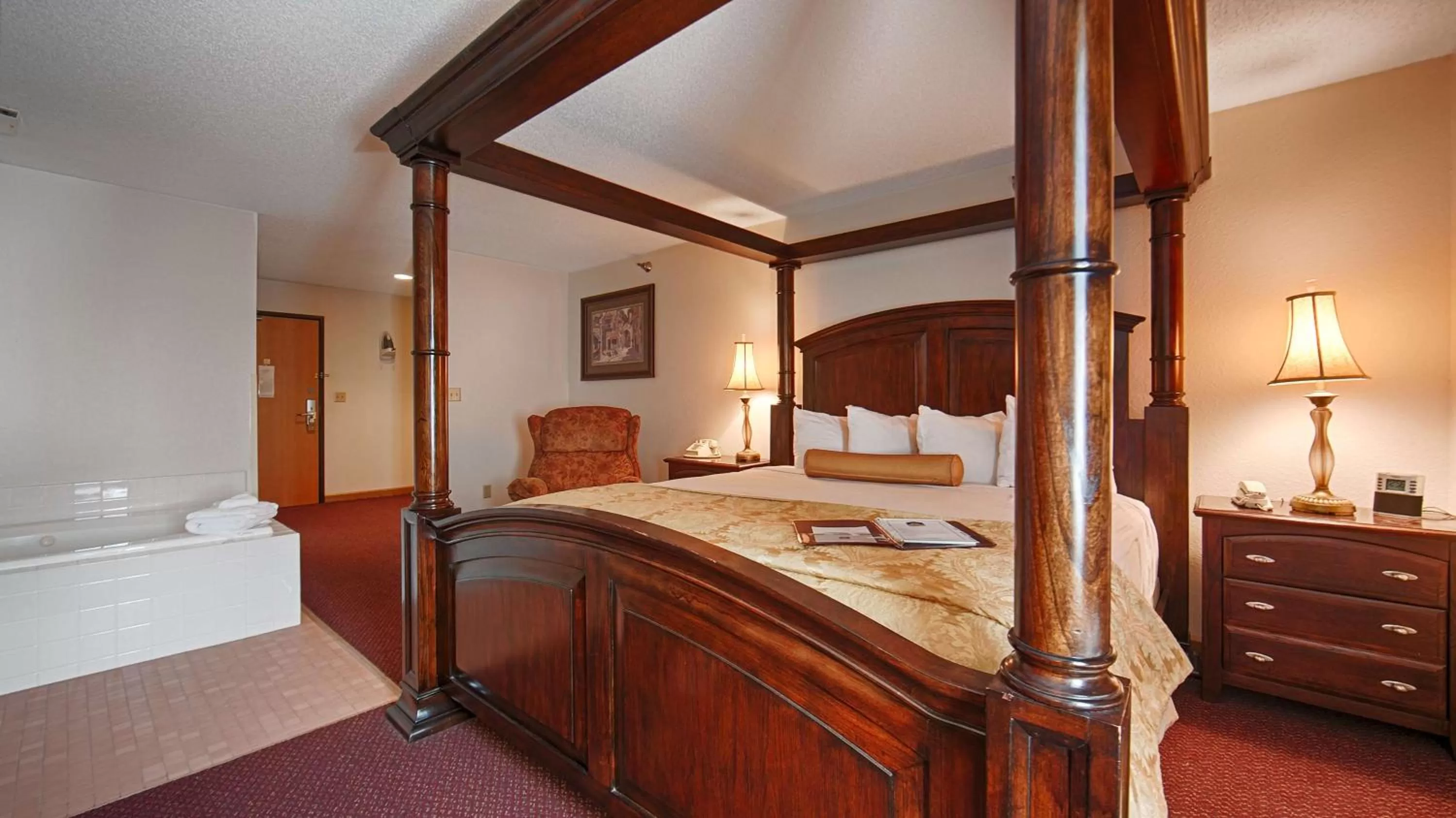 King Suite with Whirlpool - Non-Smoking in Best Western Of Huron