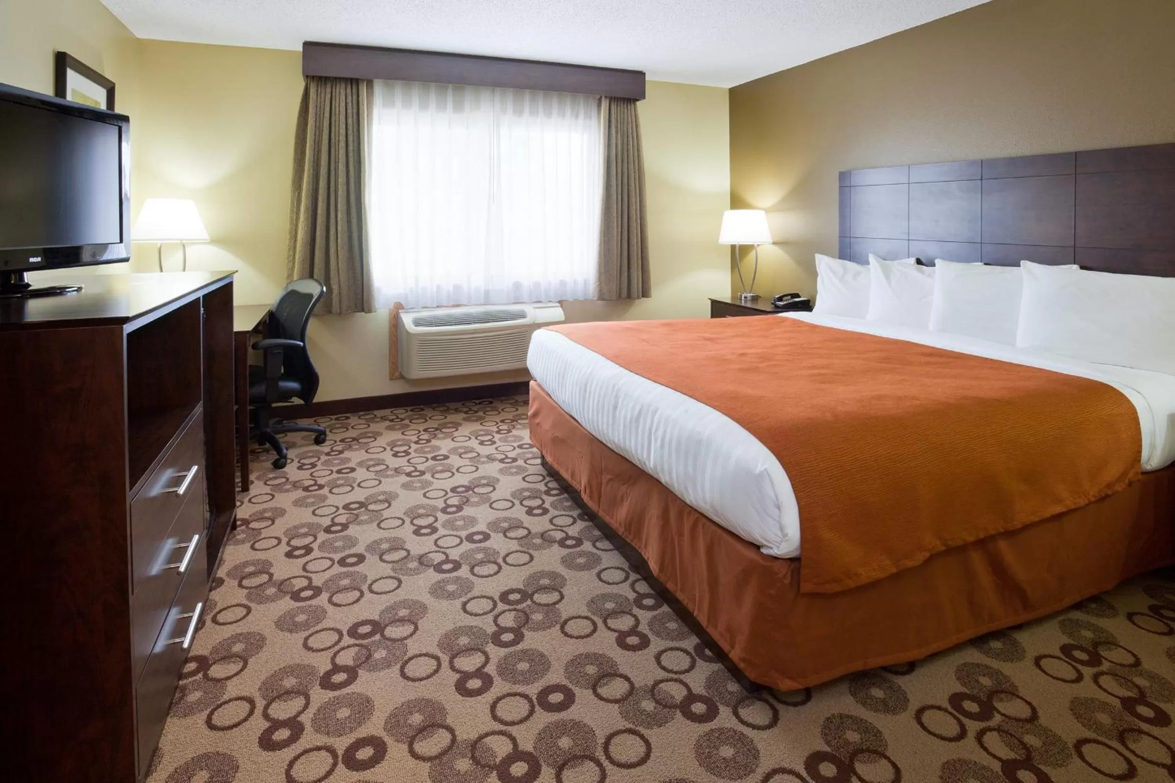 Deluxe Studio King Suite - Non-Smoking in AmericInn by Wyndham Blue Earth